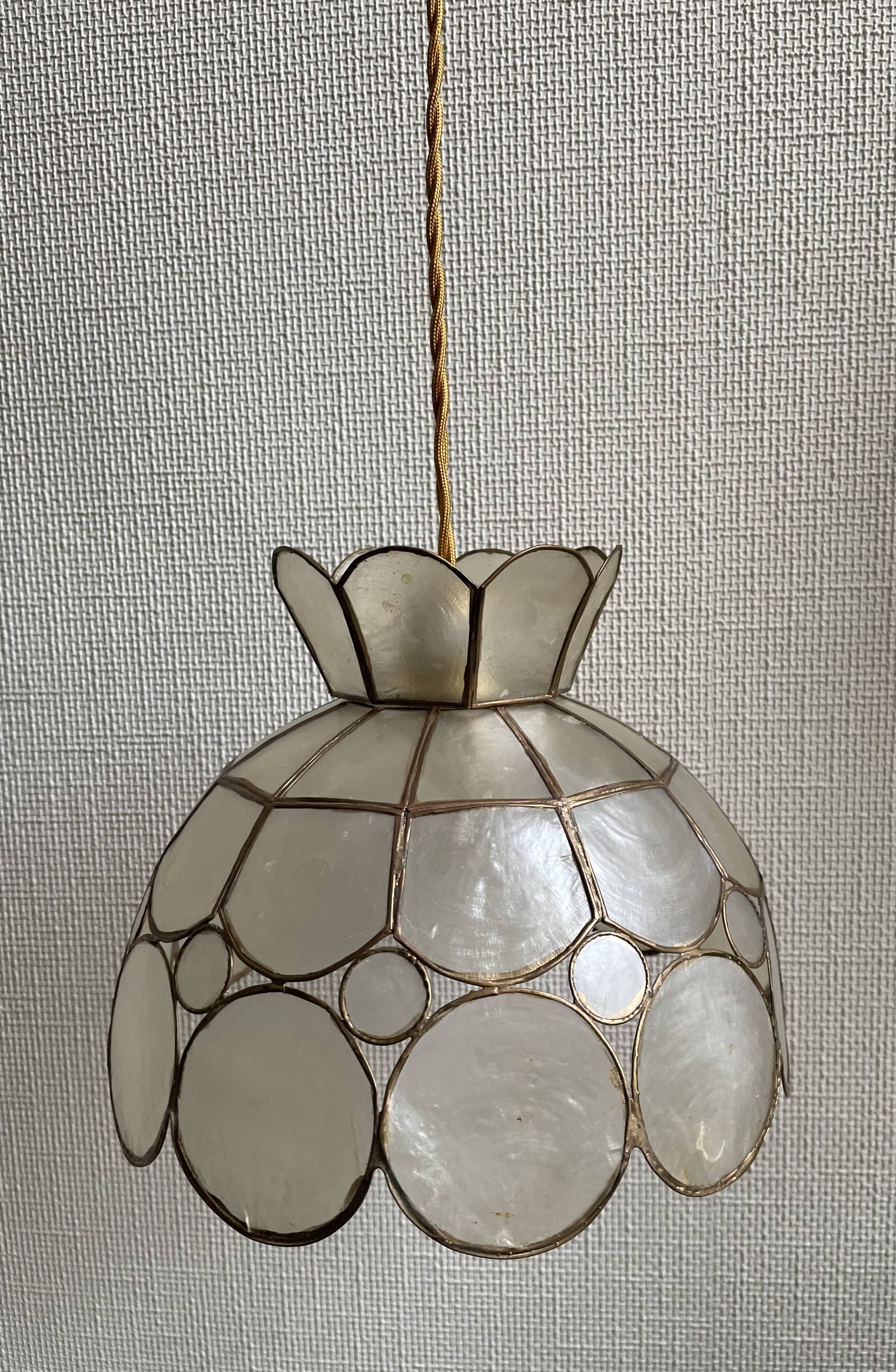 Suspension nacre et laiton