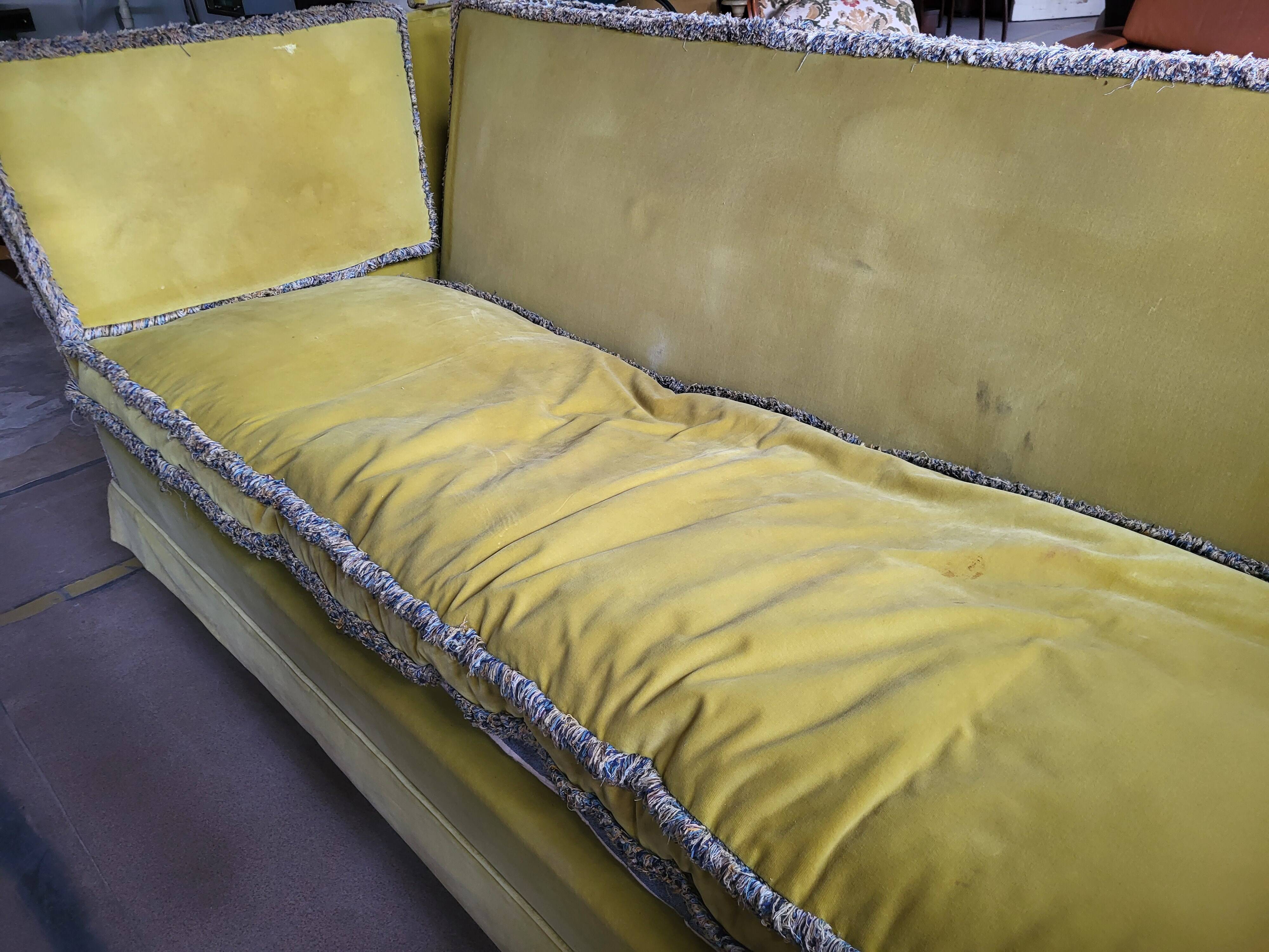 Napoleon III velvet canapé in green – 19th century