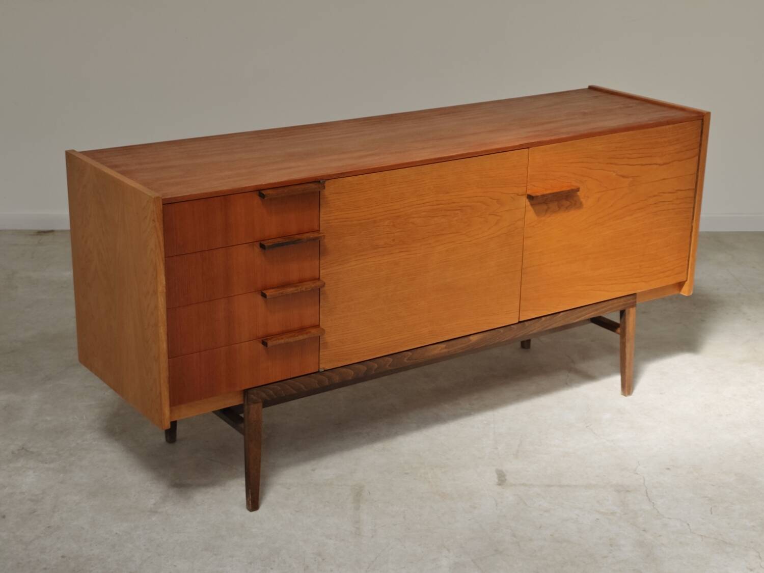 Enfilade meuble de rangement
Frantisek Mezulanik pour Up Zavody
1960