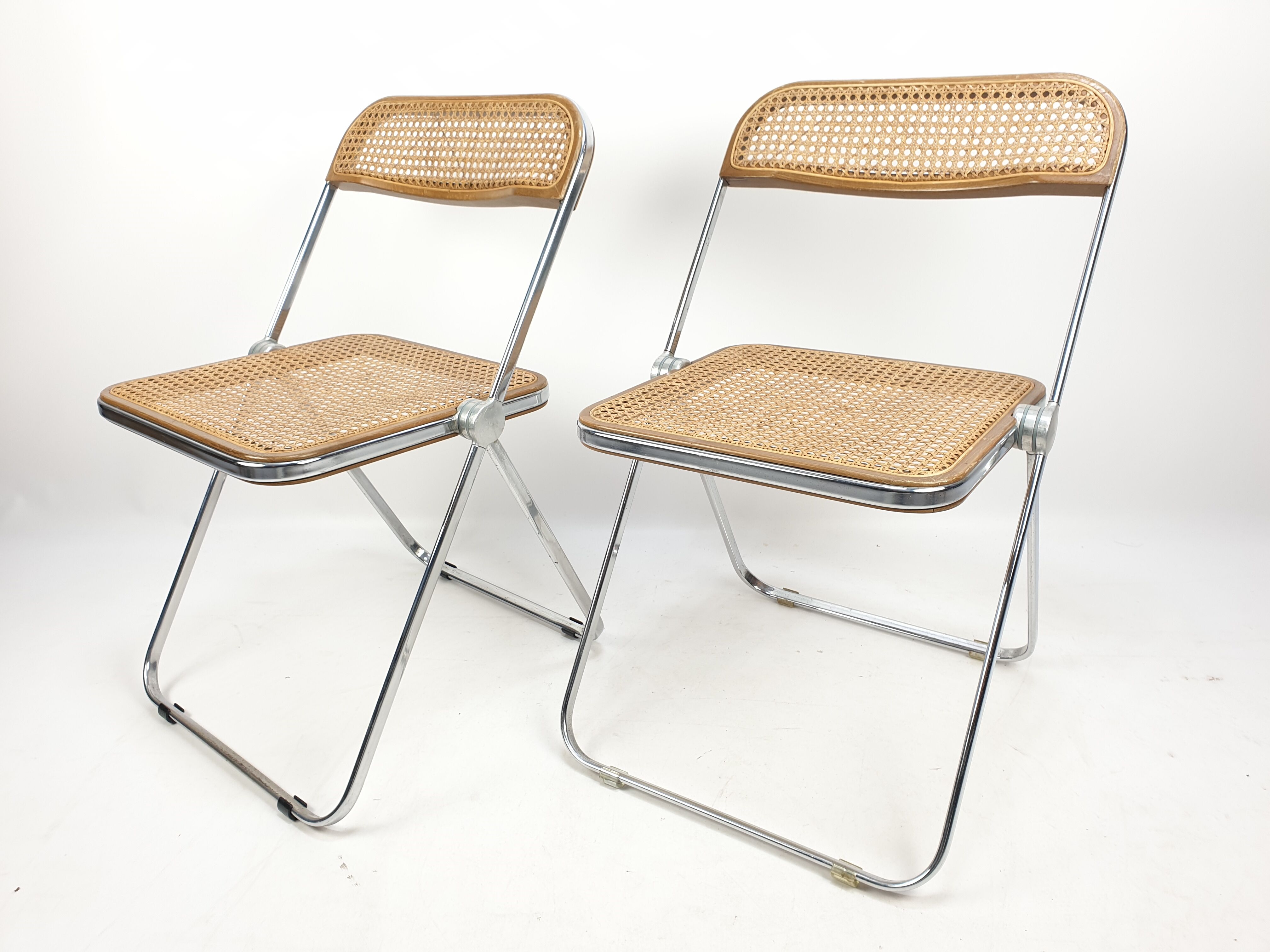 2 Plia folding chairs with woven wicker Giancarlo Piretti for Castelli, 1967