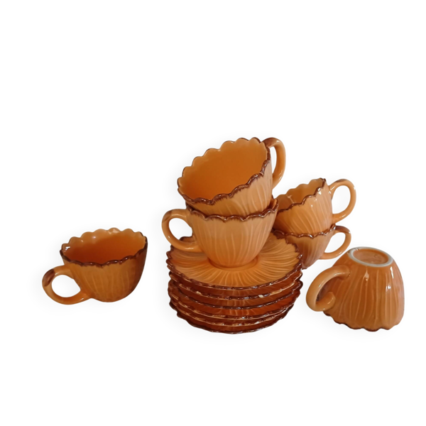 6 tasses à café et soucoupes style barbotine