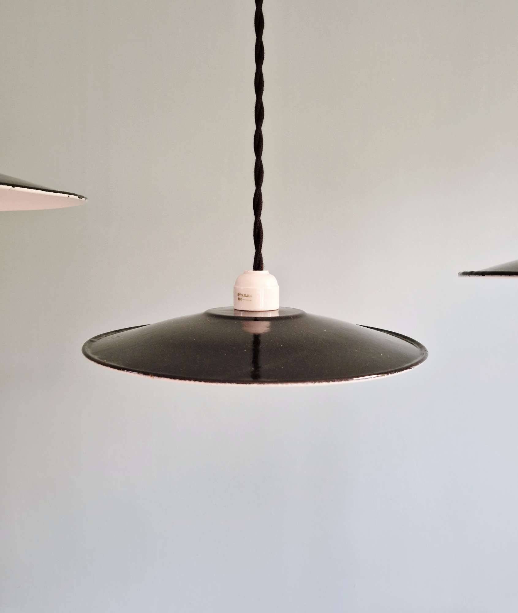 Set of 4 industrial pendant lights in black and white enamelled sheet metal