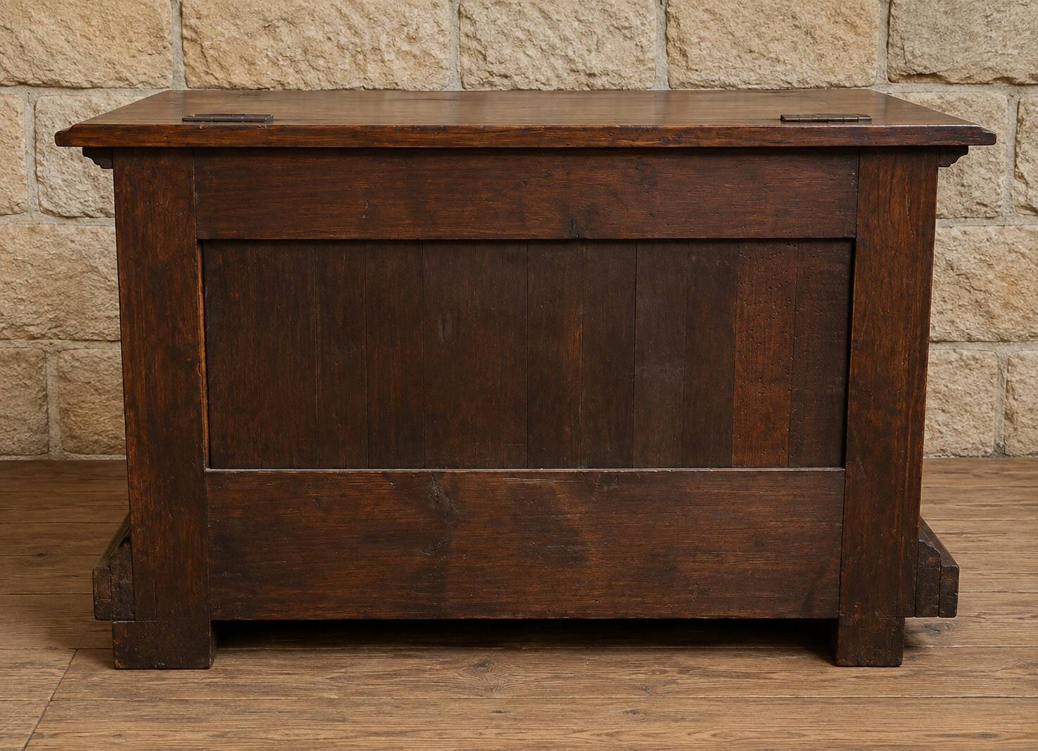 Carved wooden chest with twisted columns – Renaissance style