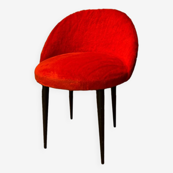Red toupee chair