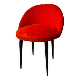 Chaise moumoute rouge