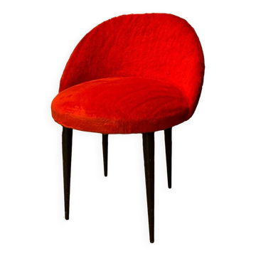 Chaise moumoute rouge