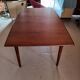 Table scandinave