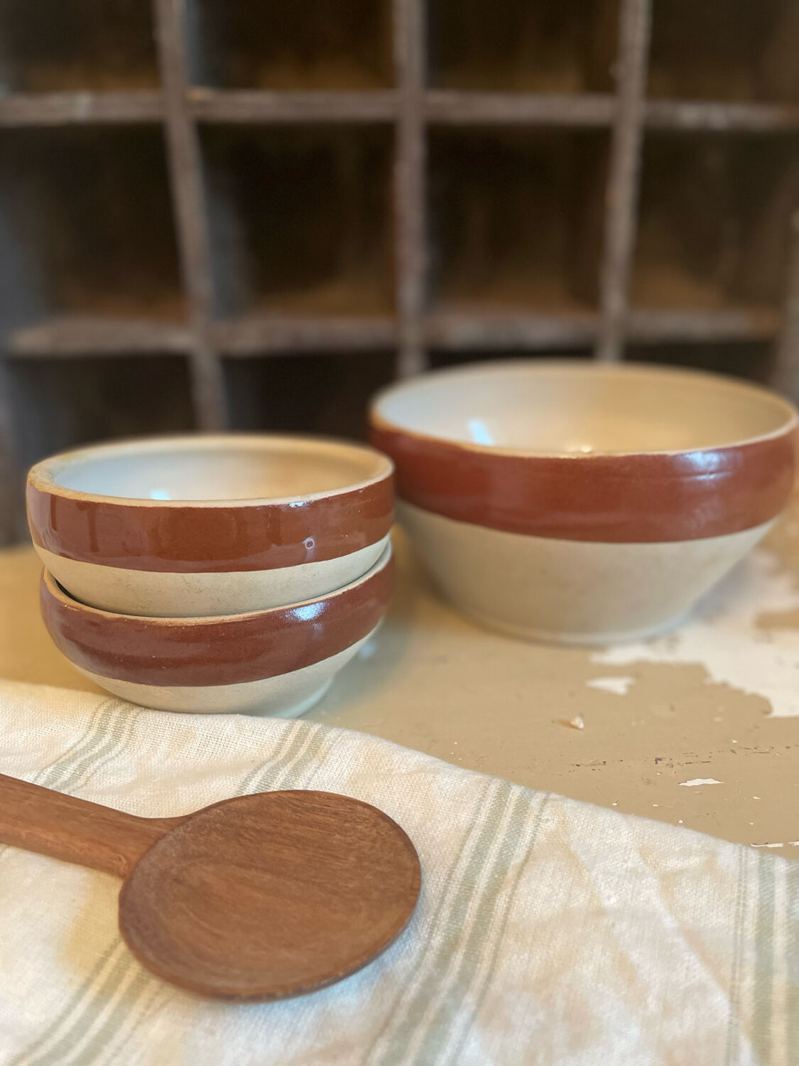 Flat bowl bowl in old Digoin stoneware