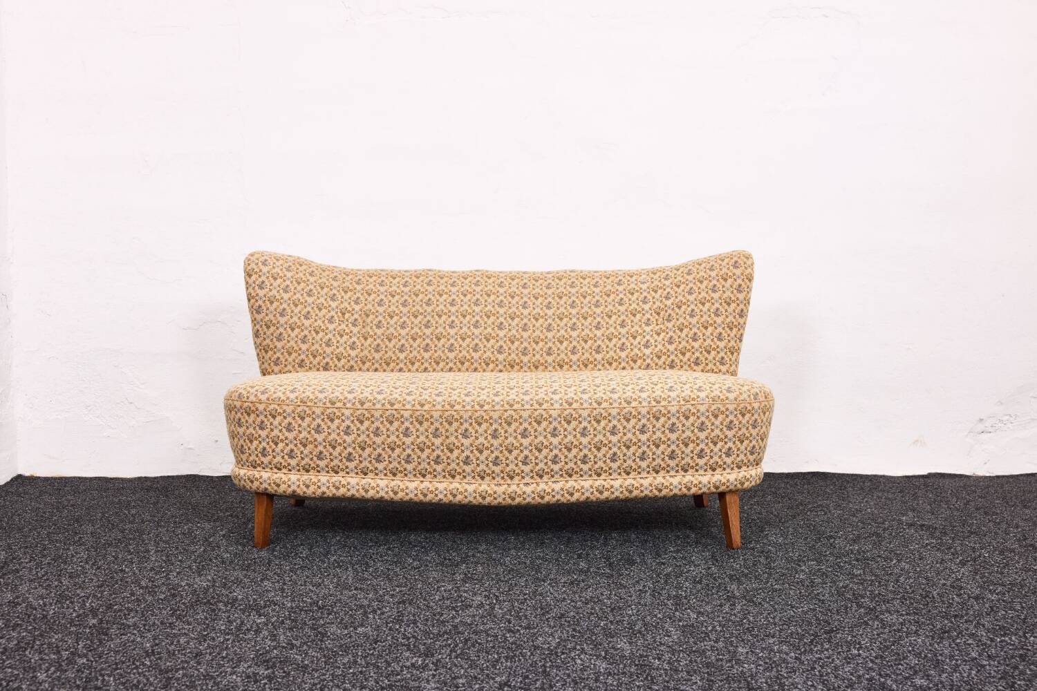 Ensemble canapé et fauteuil cocktail suédois, années 1950 – Dossier courbé