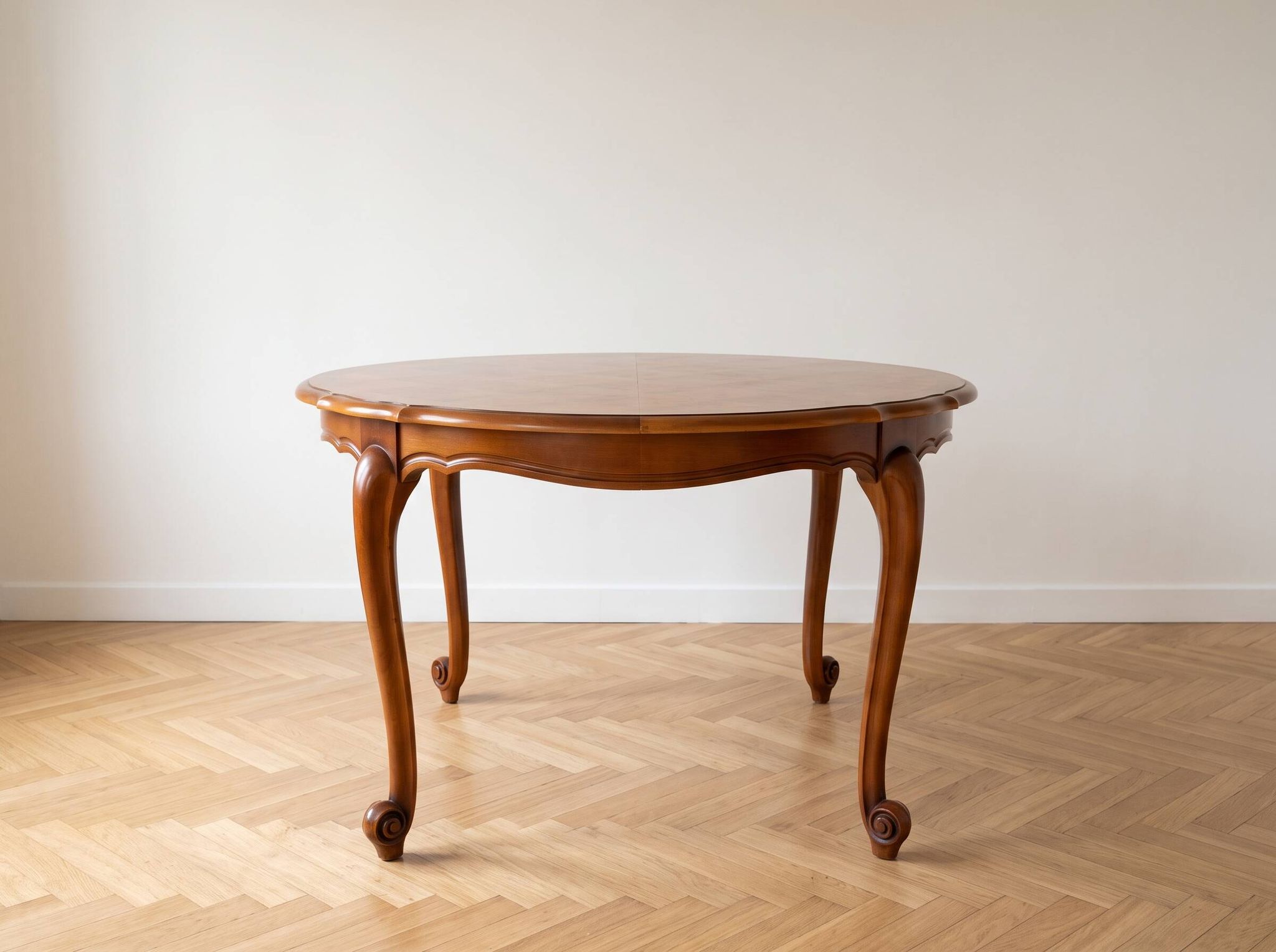 Table de salle à manger ronde extensible style Louis XV en bois
