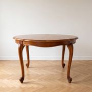 Table de salle à manger ronde extensible style Louis XV en bois