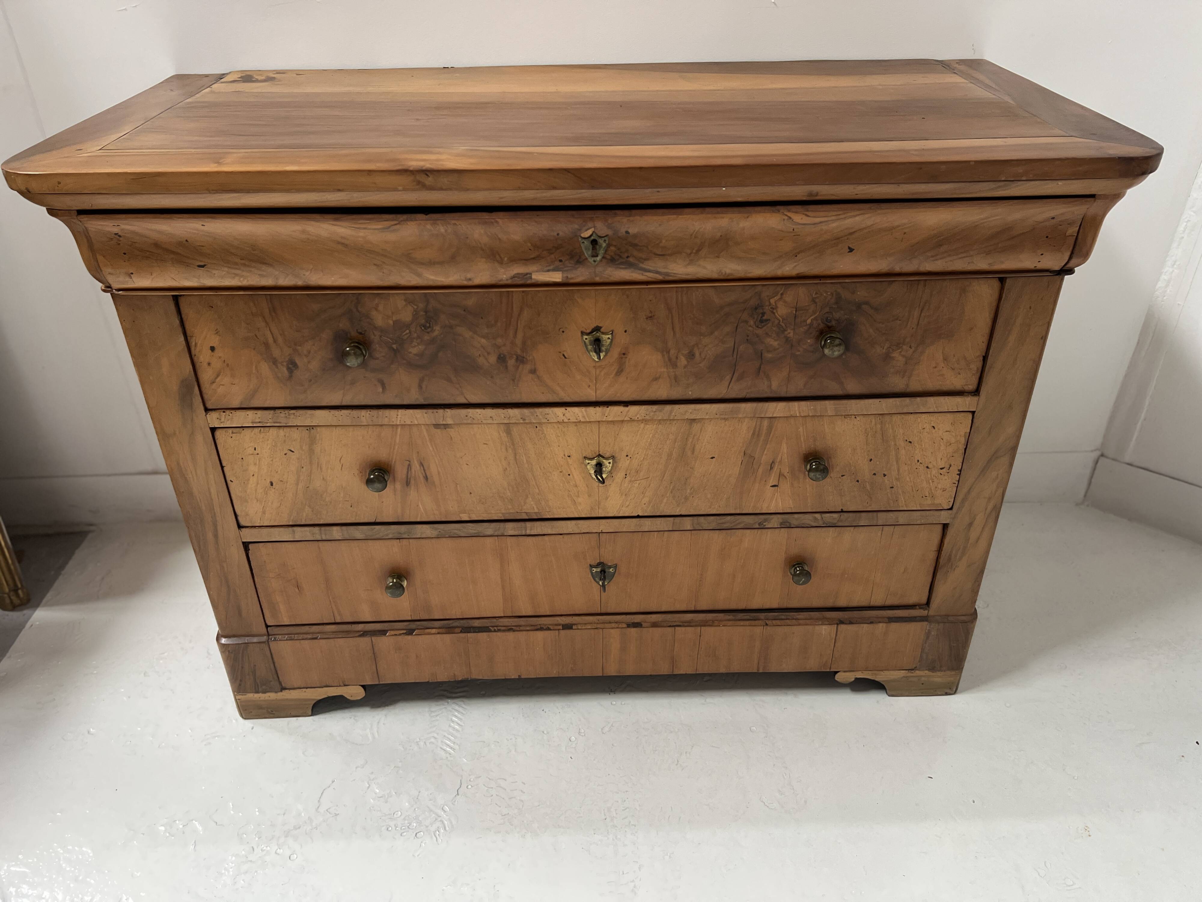Commode Louis Philippe en en merisier massif XIX siècle