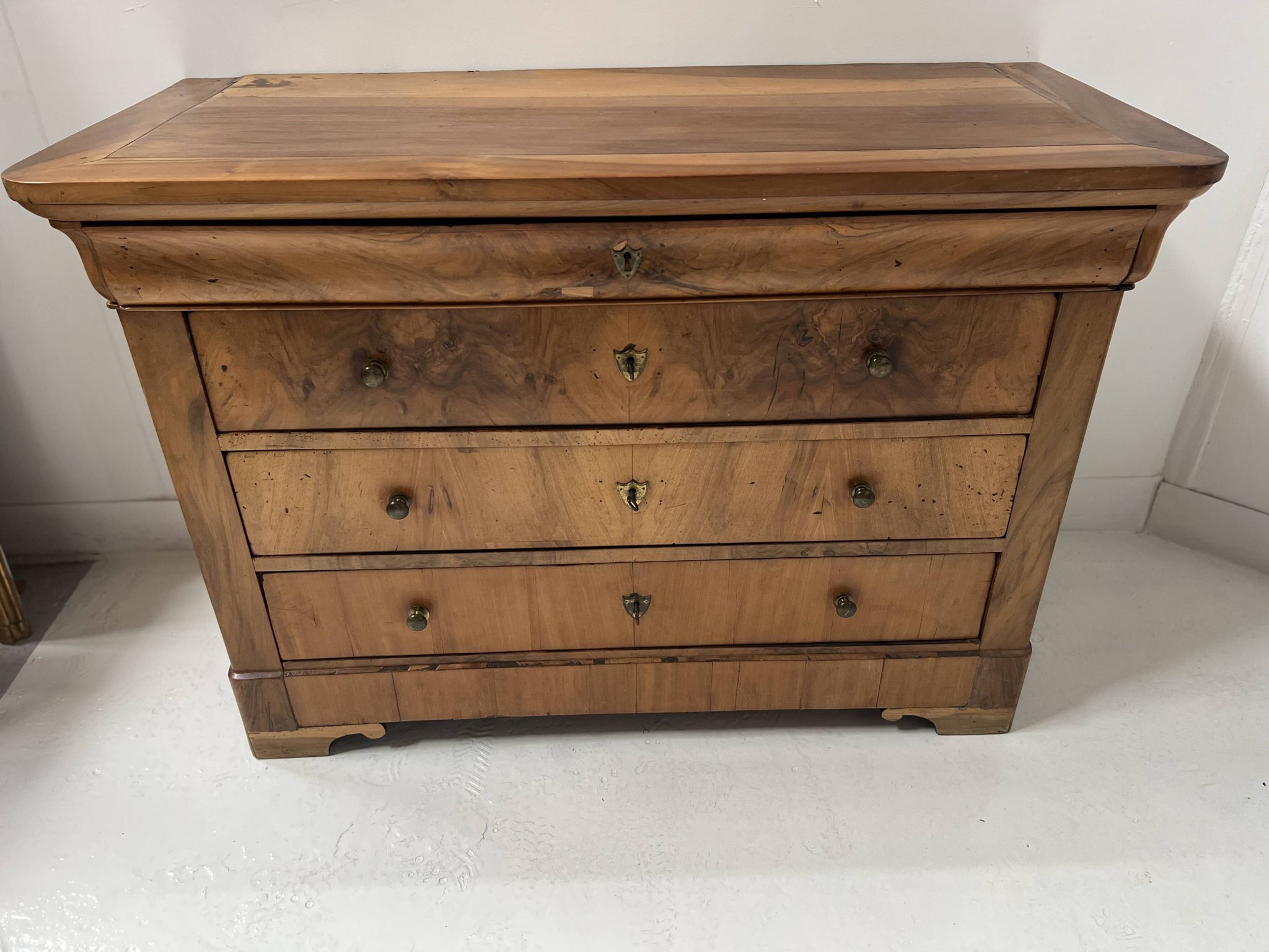Louis Philippe chest of drawers in solid cherry wood, 19th century.