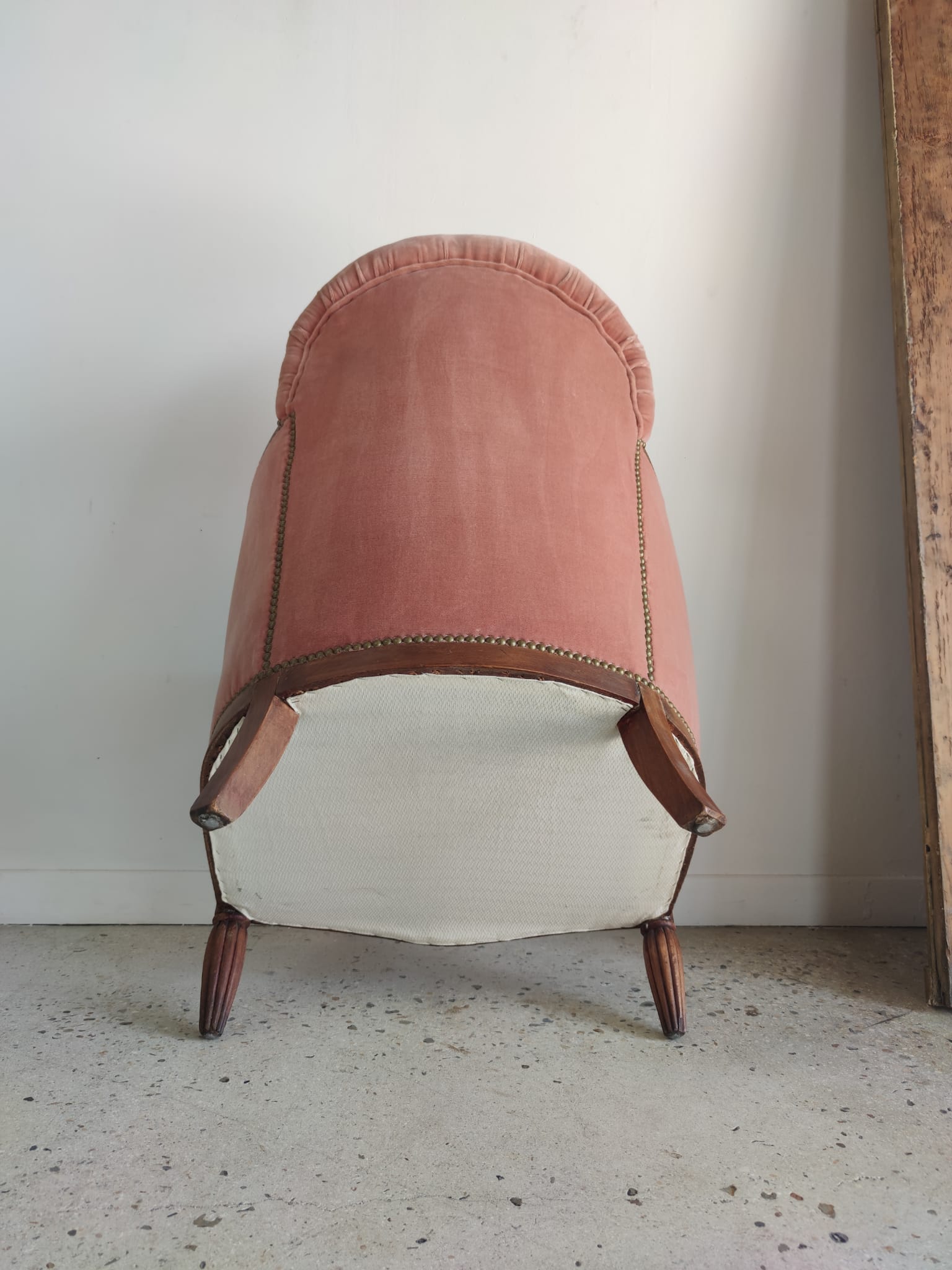 Armchair art deco pink velvet trim