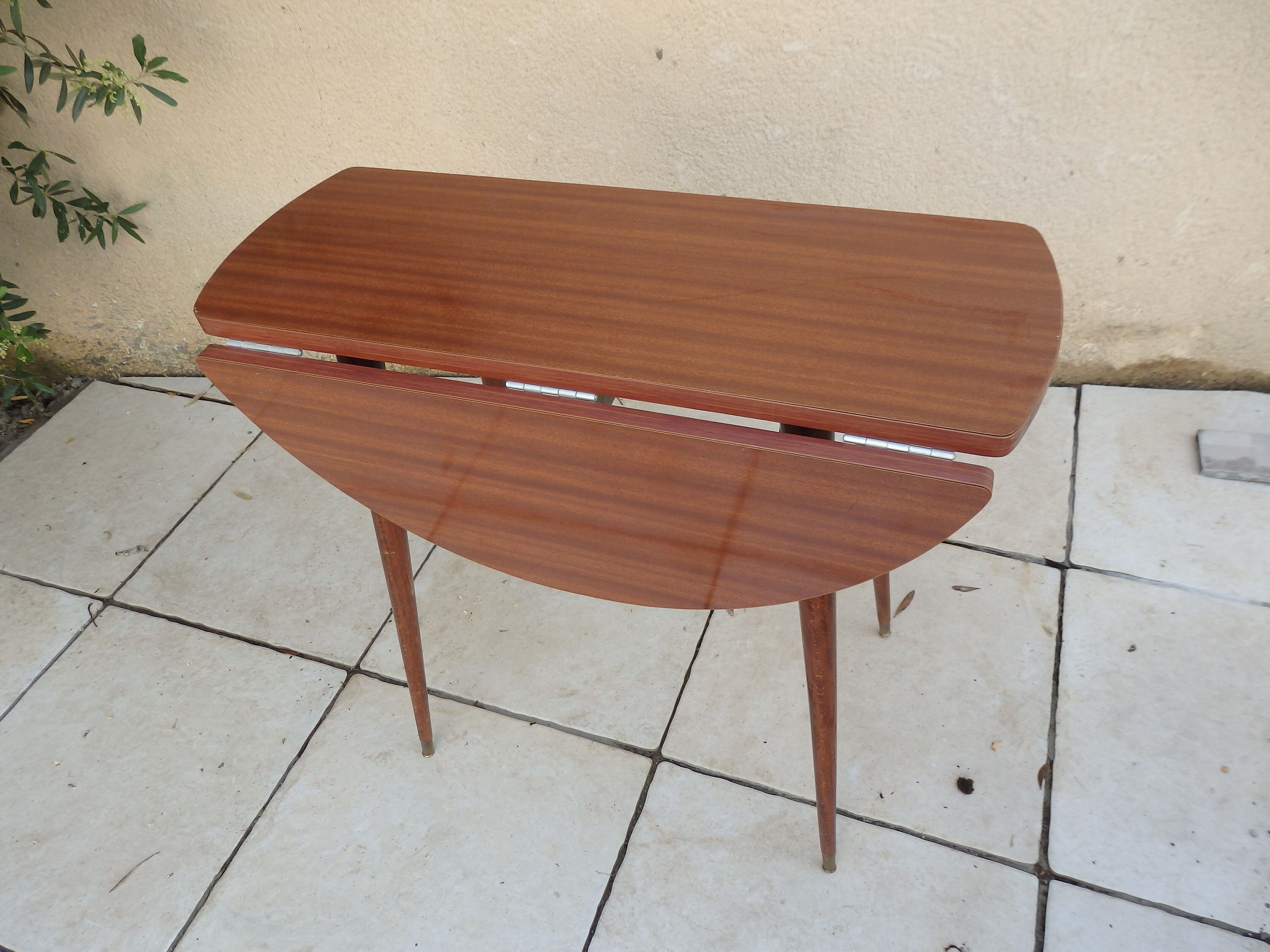 Kitchen table feet compass formica extendable complaint