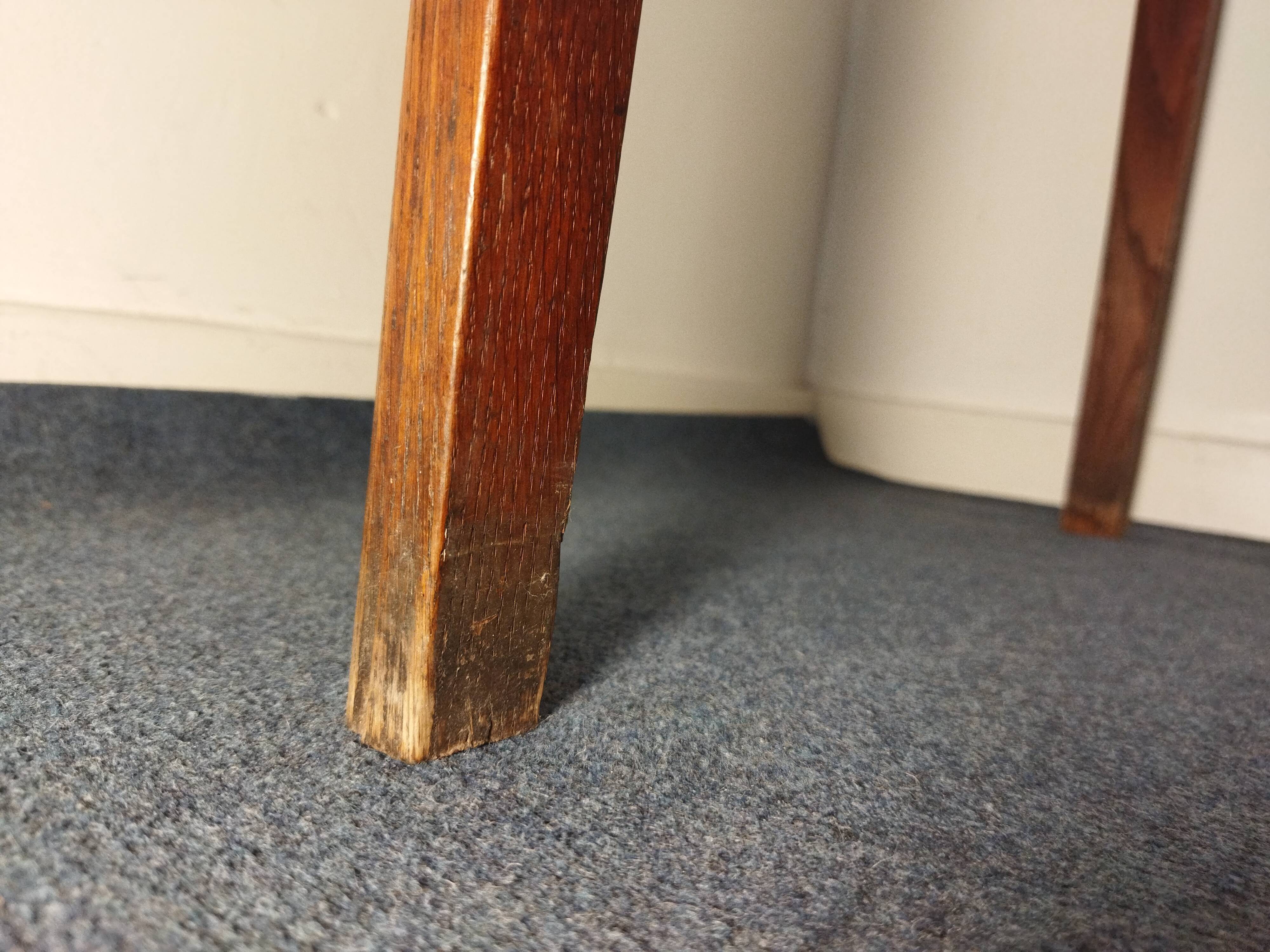 Desktop foot spindles