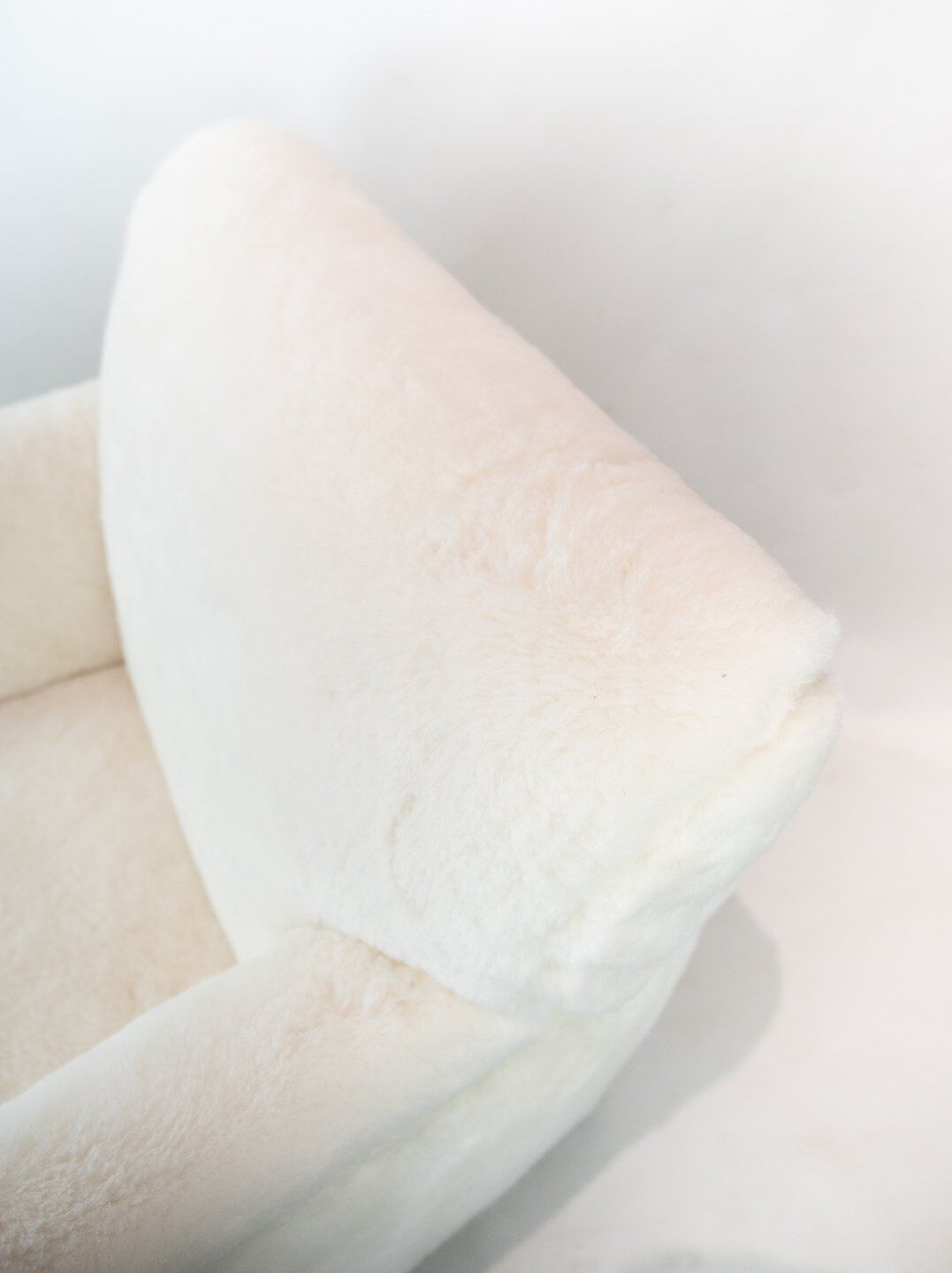 Easy chair newly upholstered with sheep wool and legs of polished wood by Fritz Hansen, 1930s