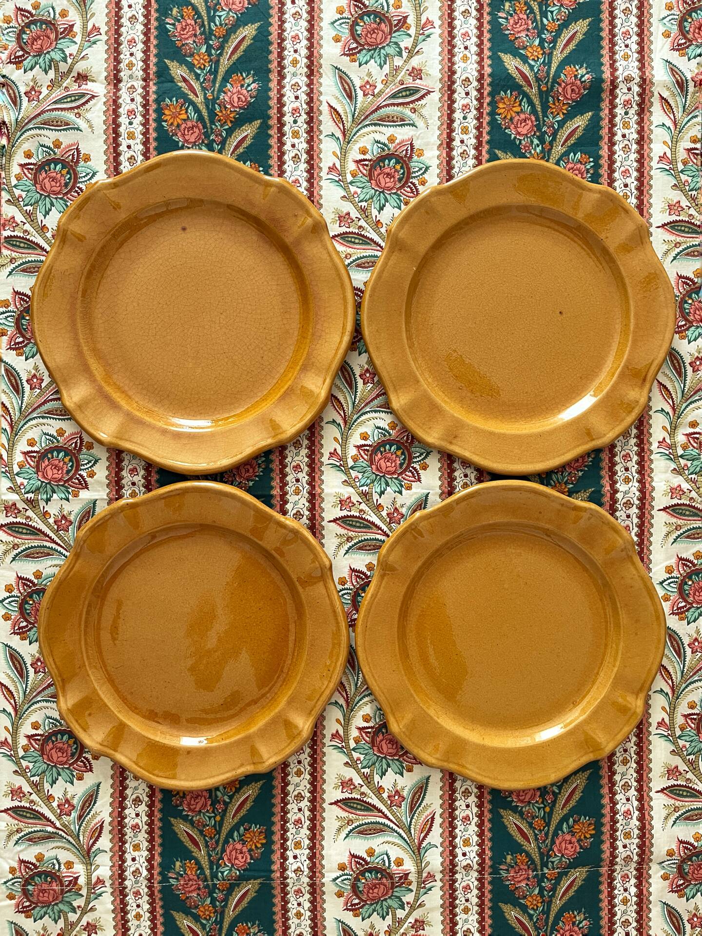 4 dessert plates in ceramic Pichon Uzes ochre yellow