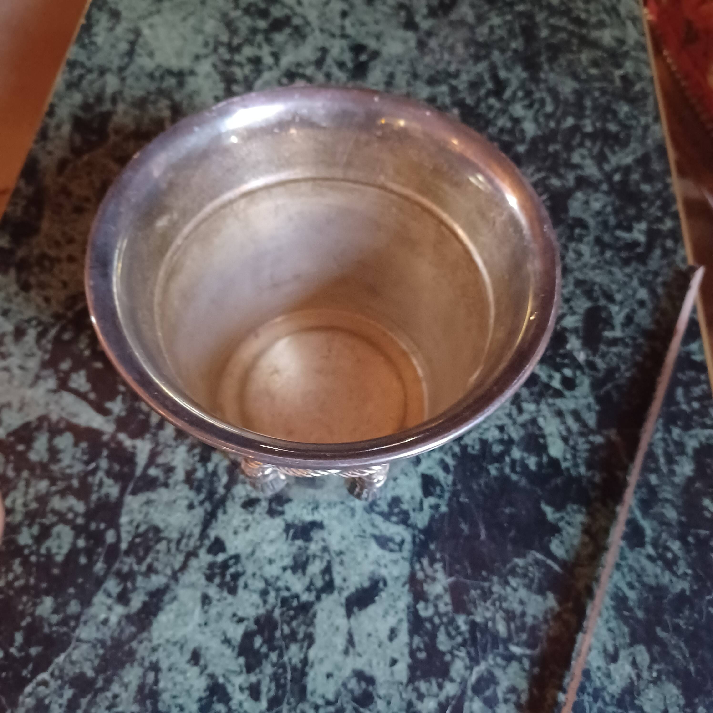 Ice bucket
