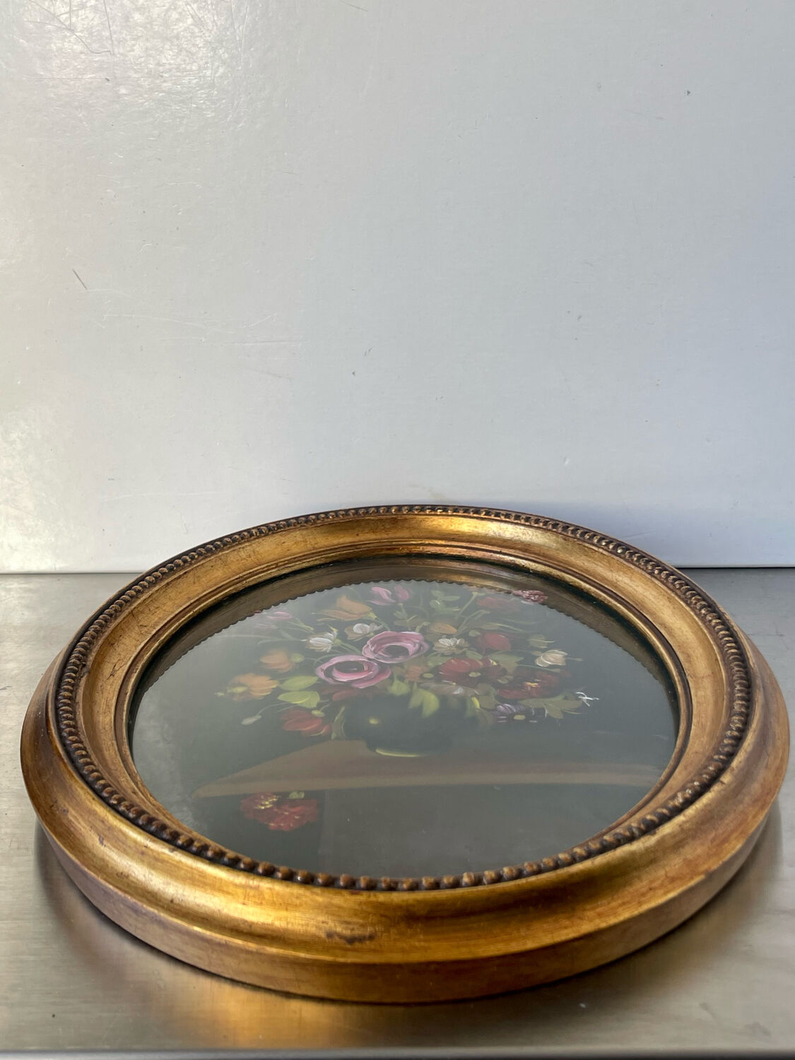 Painting of Flower arrangement in Oval Frame gilded wood measurements 29 cm x 23 cm CONVEX glass