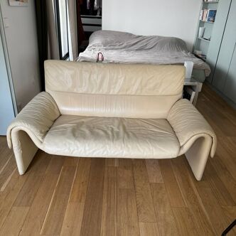 Settee sofa