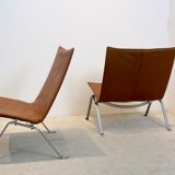 Paire de chauffeuses PK22 en cuir cognac par Poul Kjærholm pour E Kold Christensen