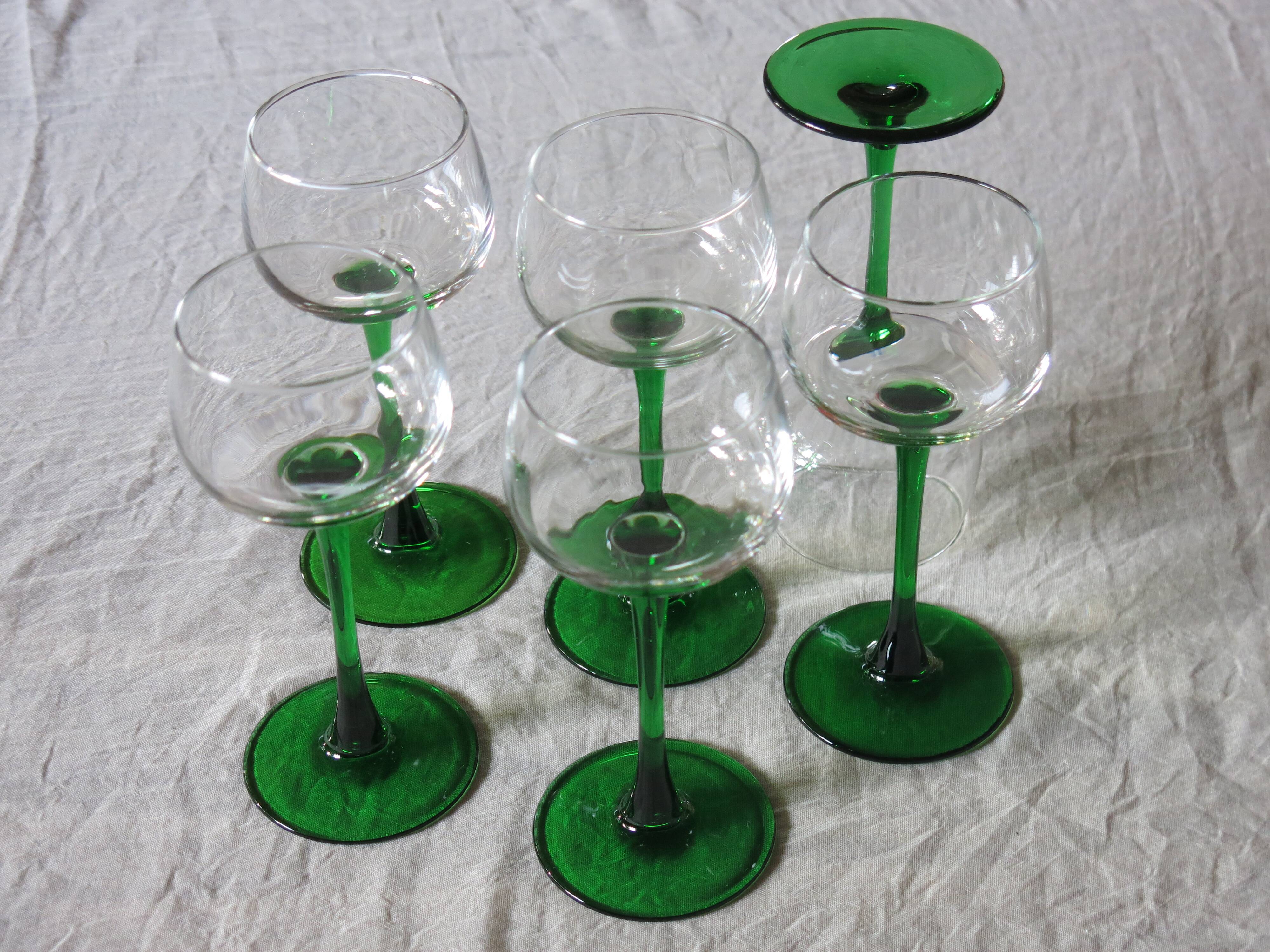 6 colored white wine glasses from Alsace in very good condition