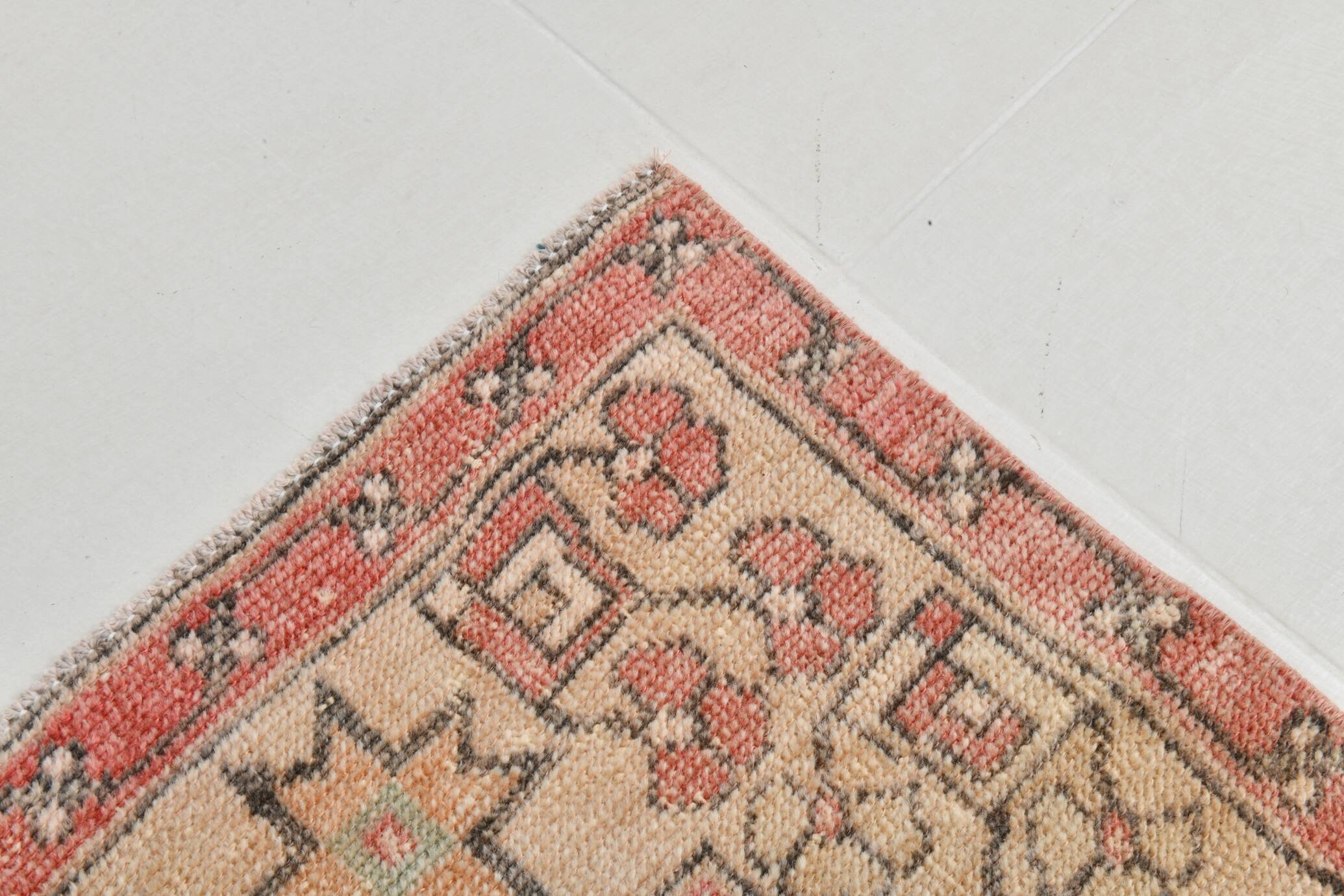 4x8 Vintage Soft Red & Samon Beige Turkish Handwoven Vintage Rug,177x230 Cm