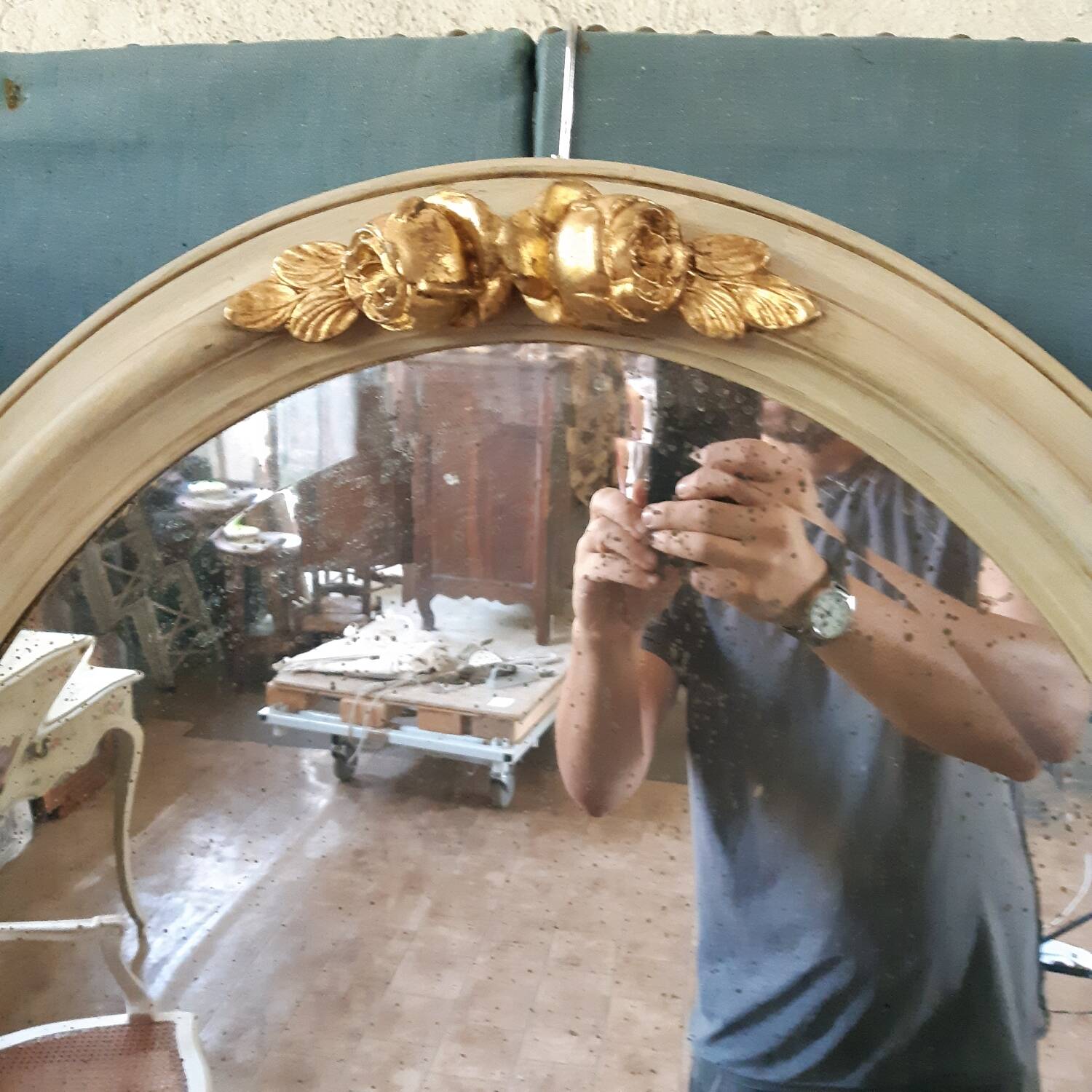 White and gold oval mirror 101X70