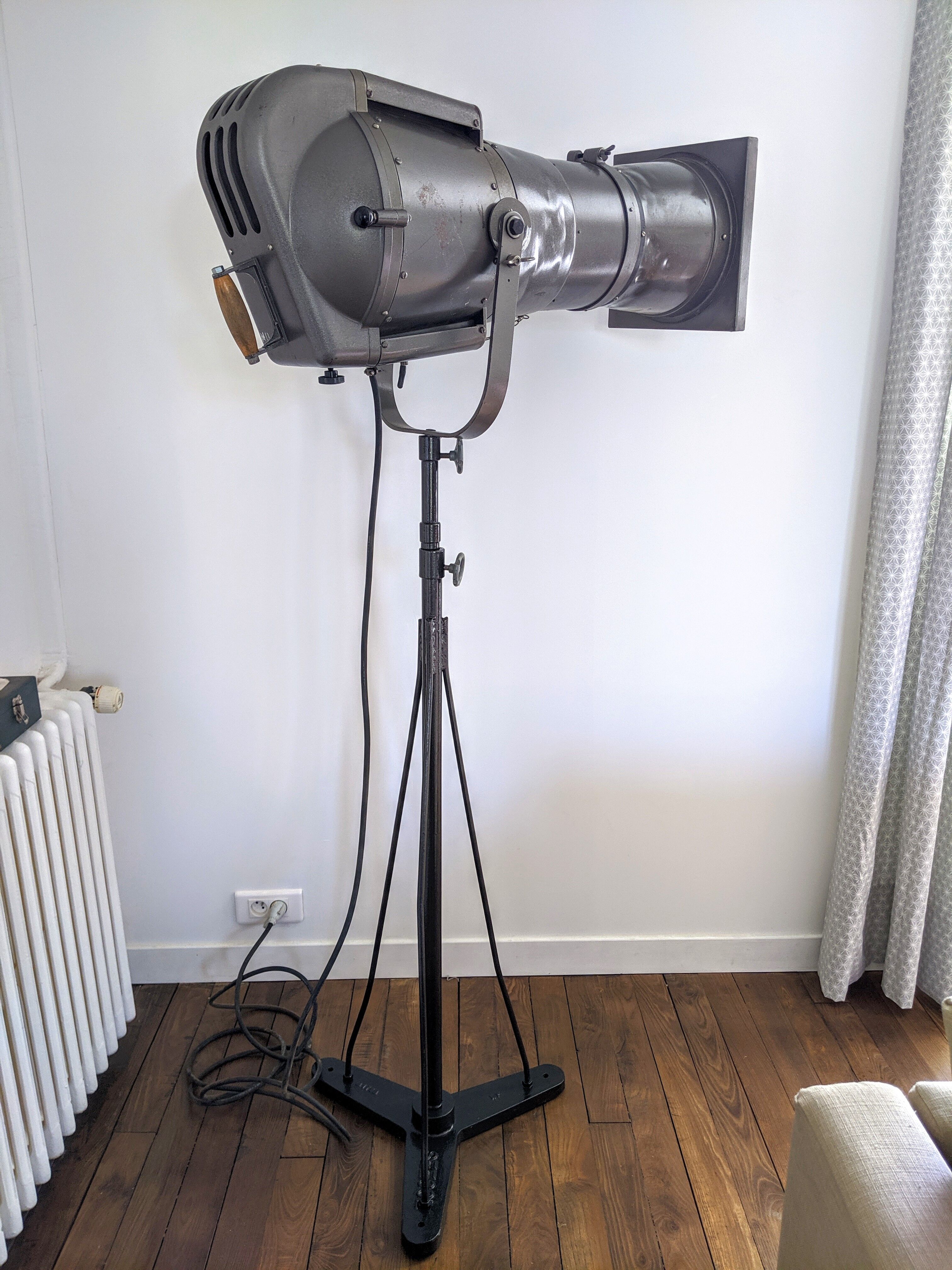 Industrial projector