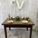 Extendable farm table