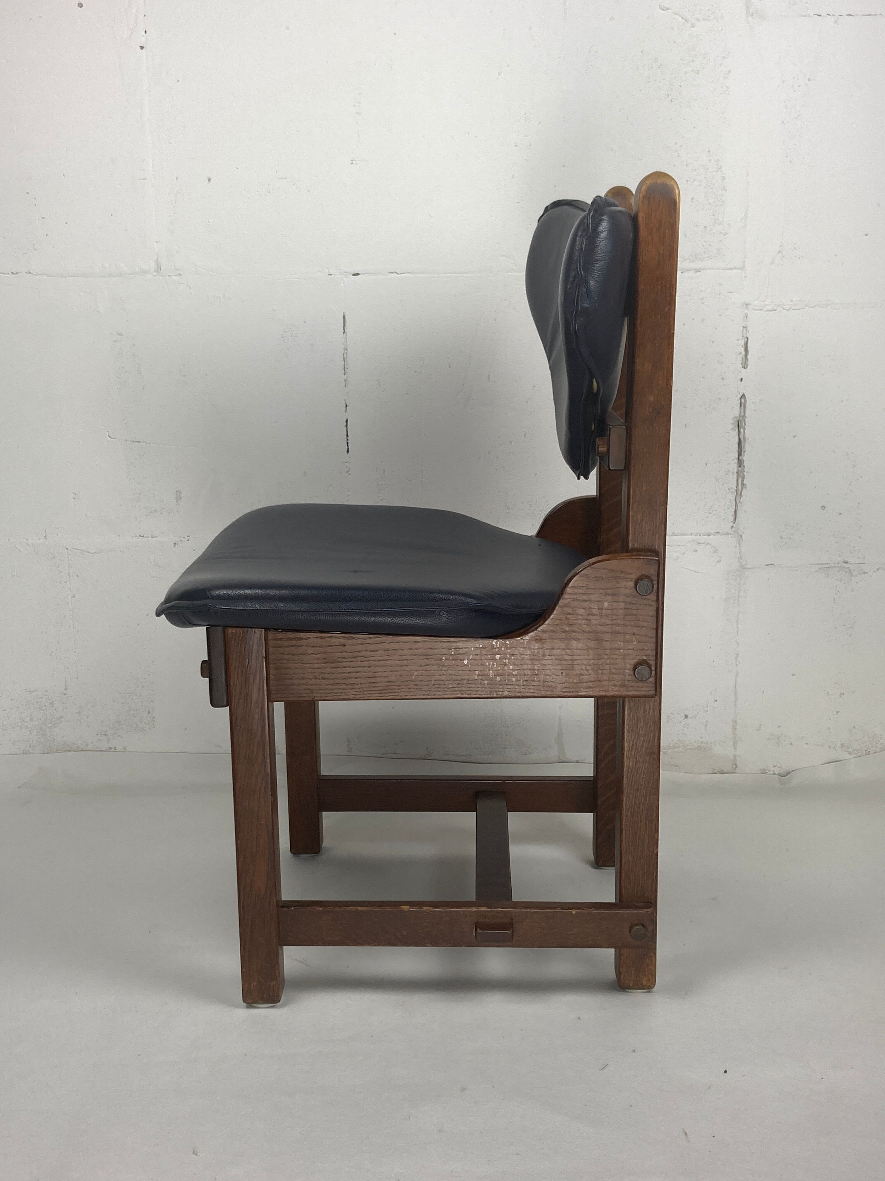 Ensemble de 4 chaises de salle à manger brutalistes en chêne et cuir, années 1960