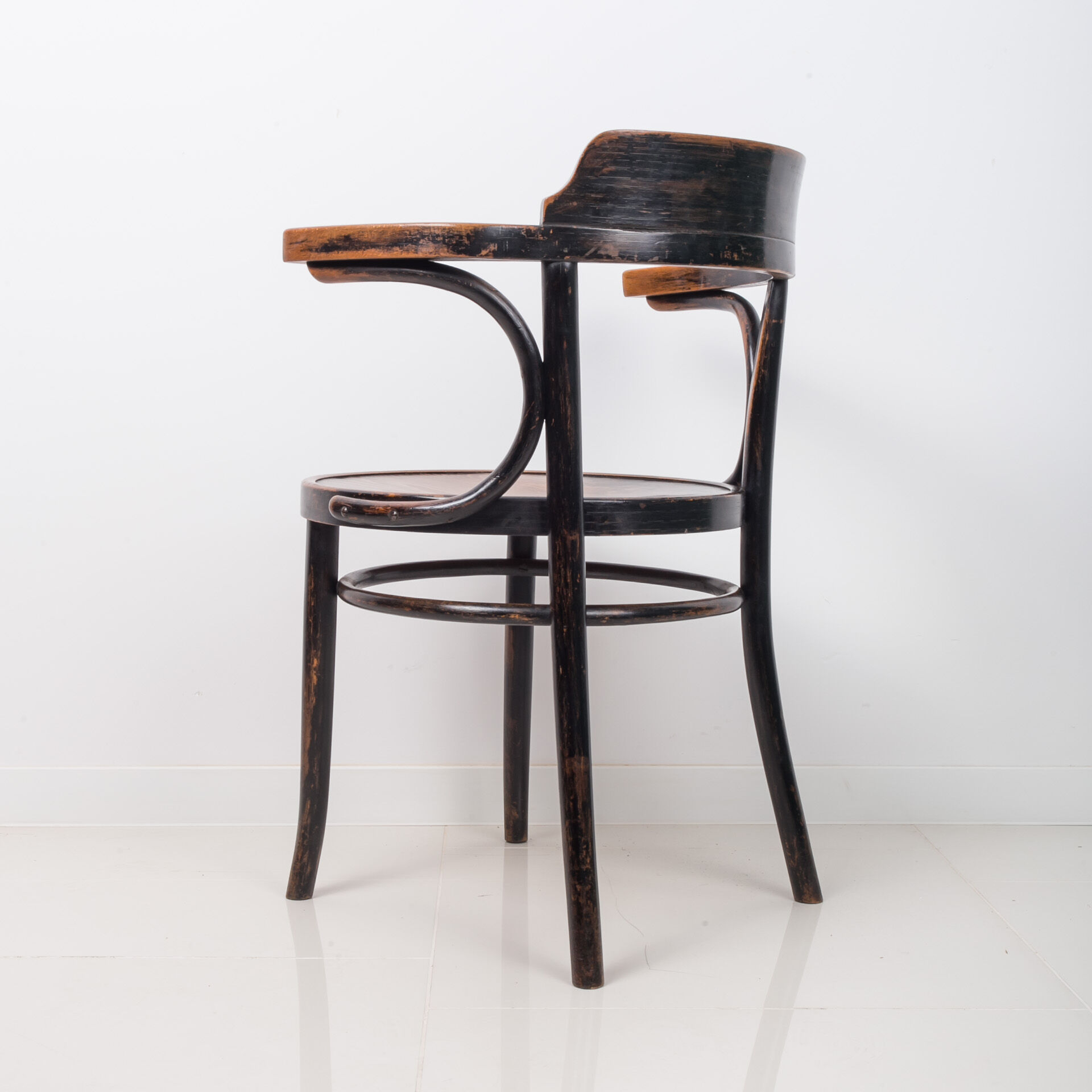 Armchair proj. M. Thonet, 1920