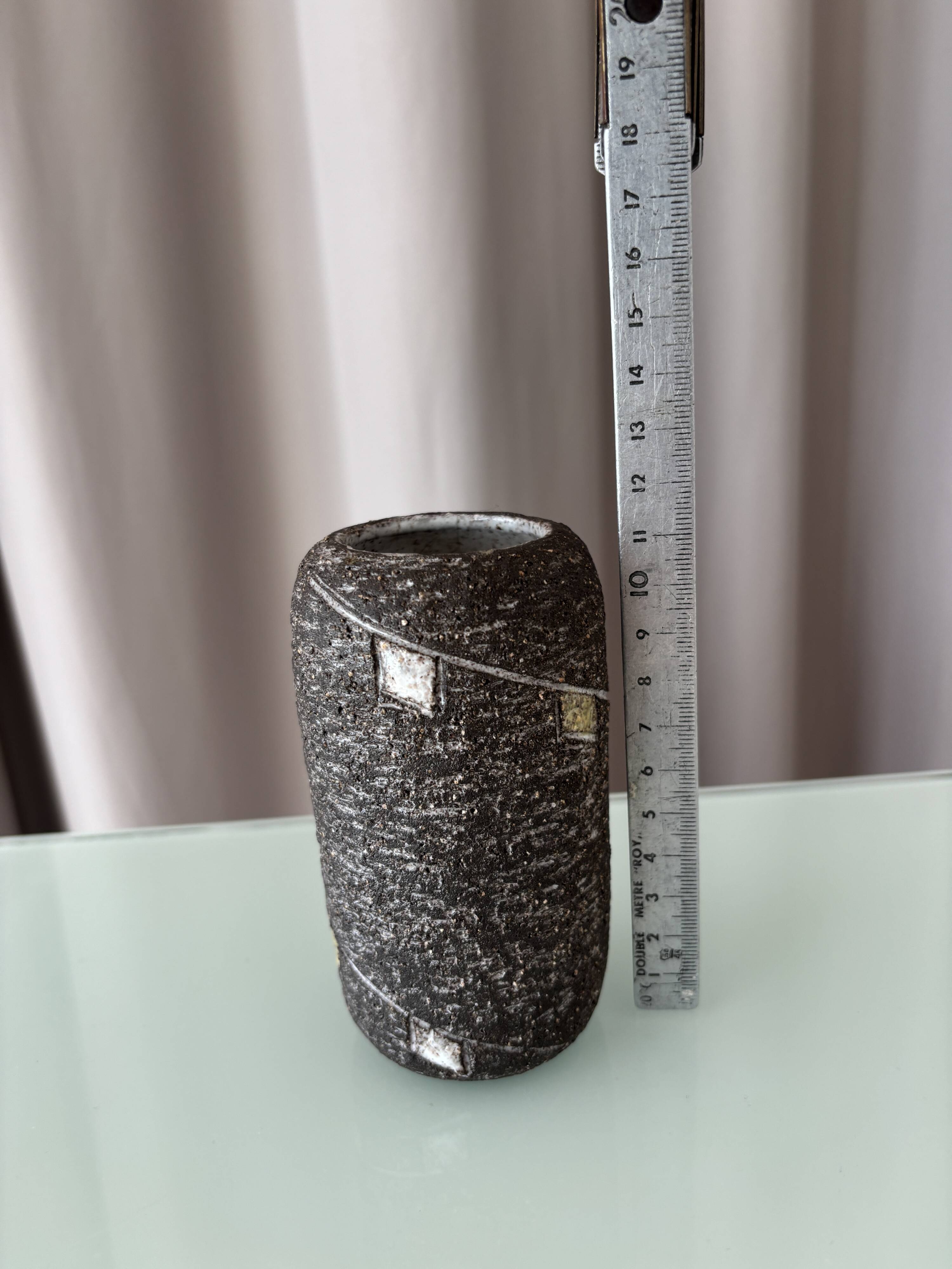 Small brutalist vase Fat Lava – Westraven Utrecht