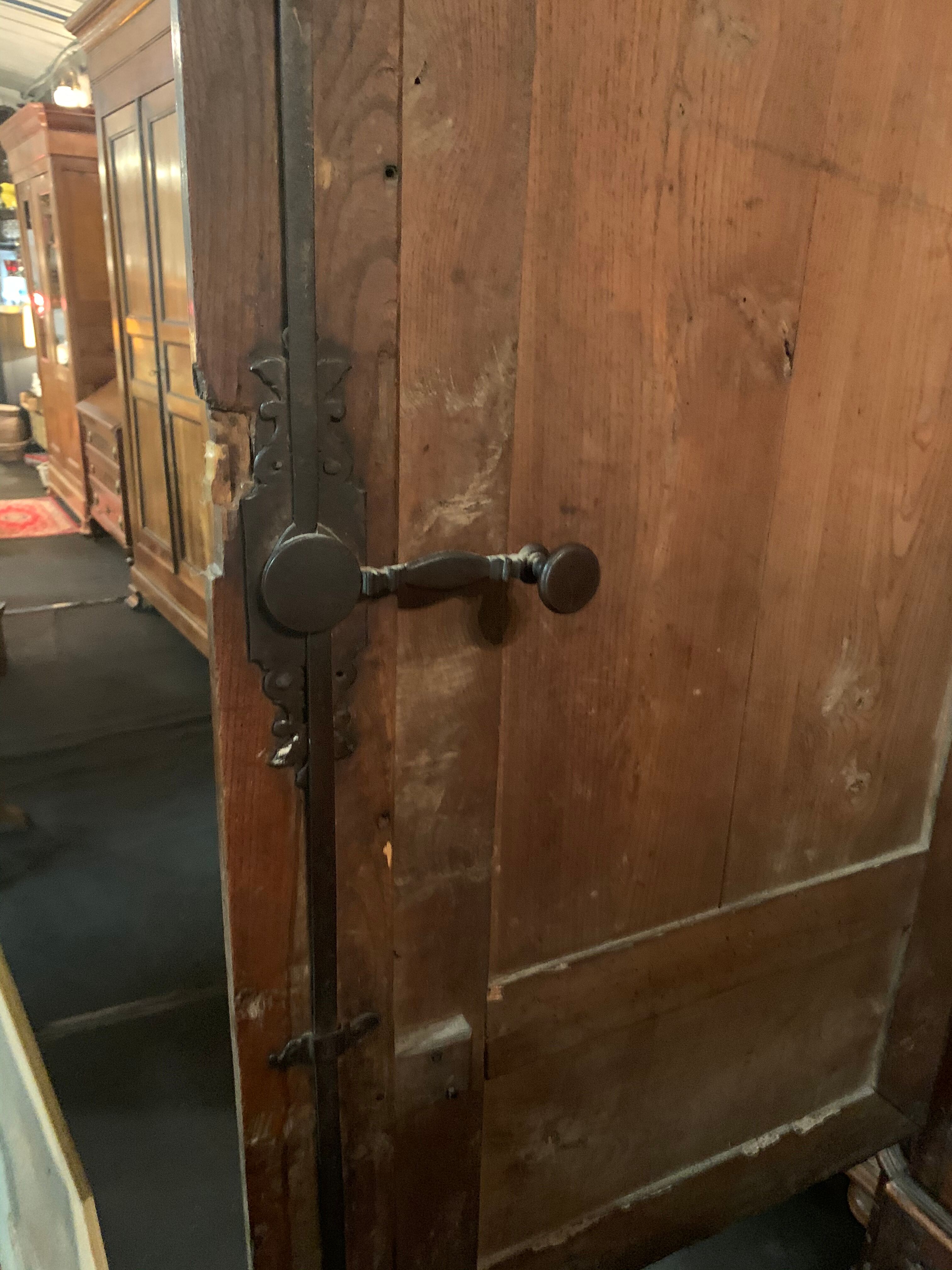 Armoire Louis XIV en noyer