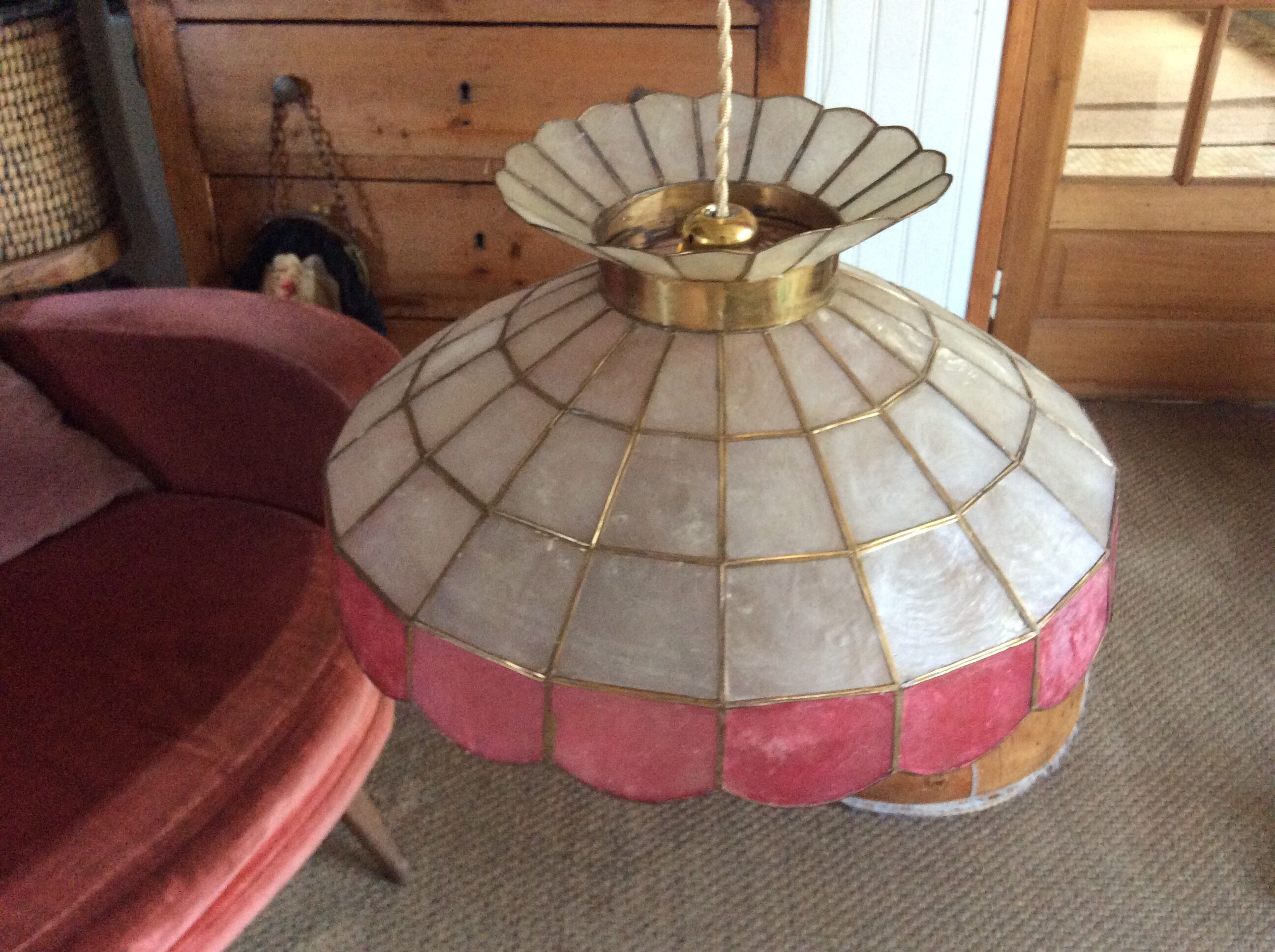 Mother-of-pearl suspension