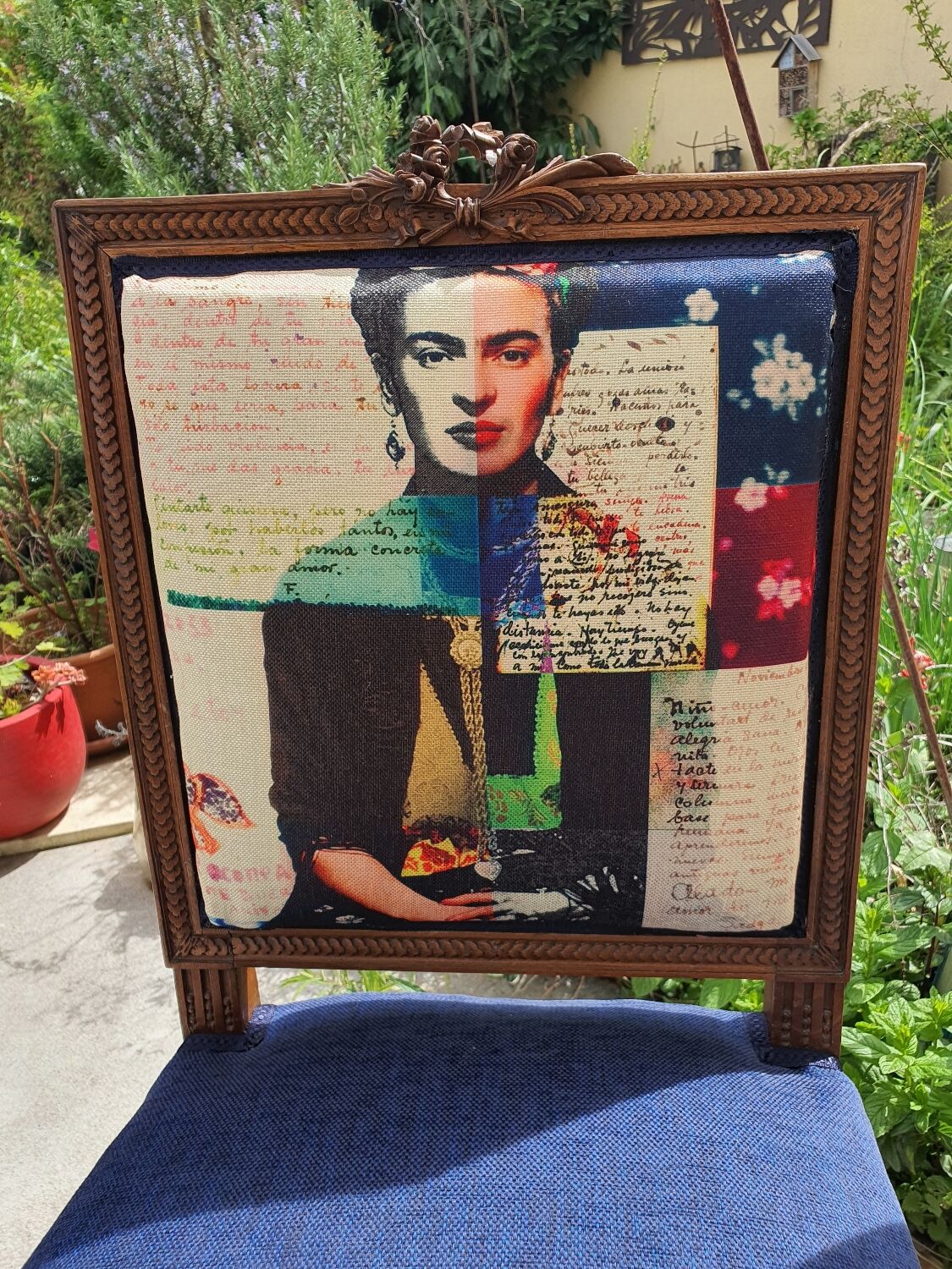 Duo of chairs with the effigy of Frida Kahlo