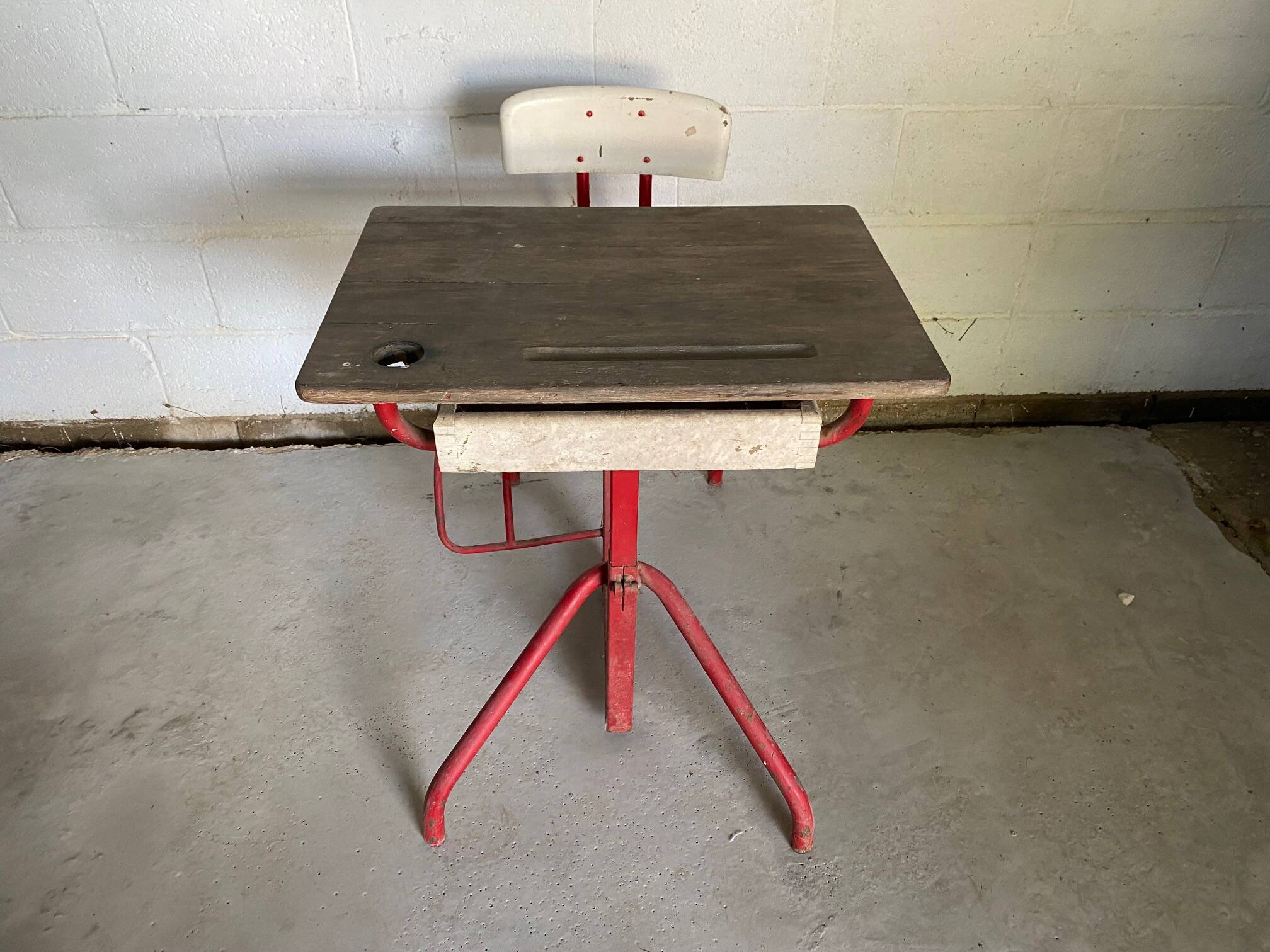 Child's desk in steel and wood from the 1950s.