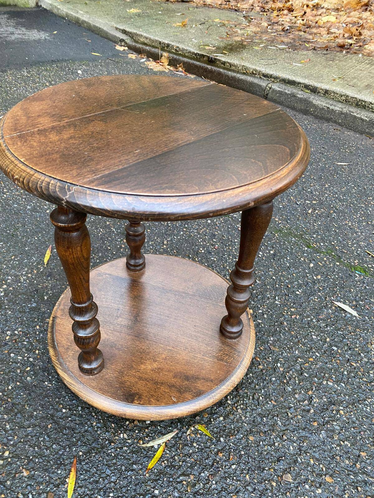 Small round vintage shelf in solid oak, circa 1900