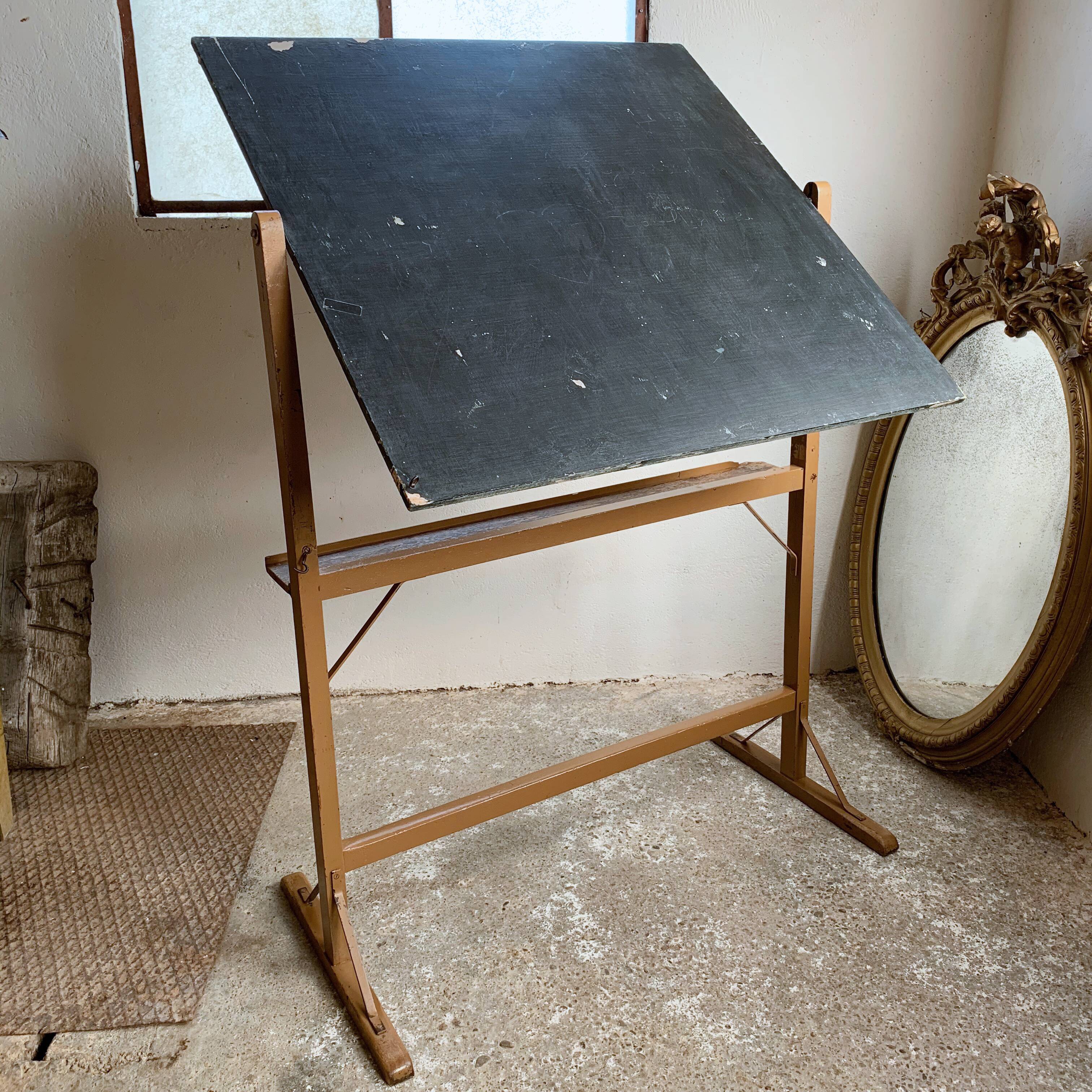 Former school board swivelling on foot