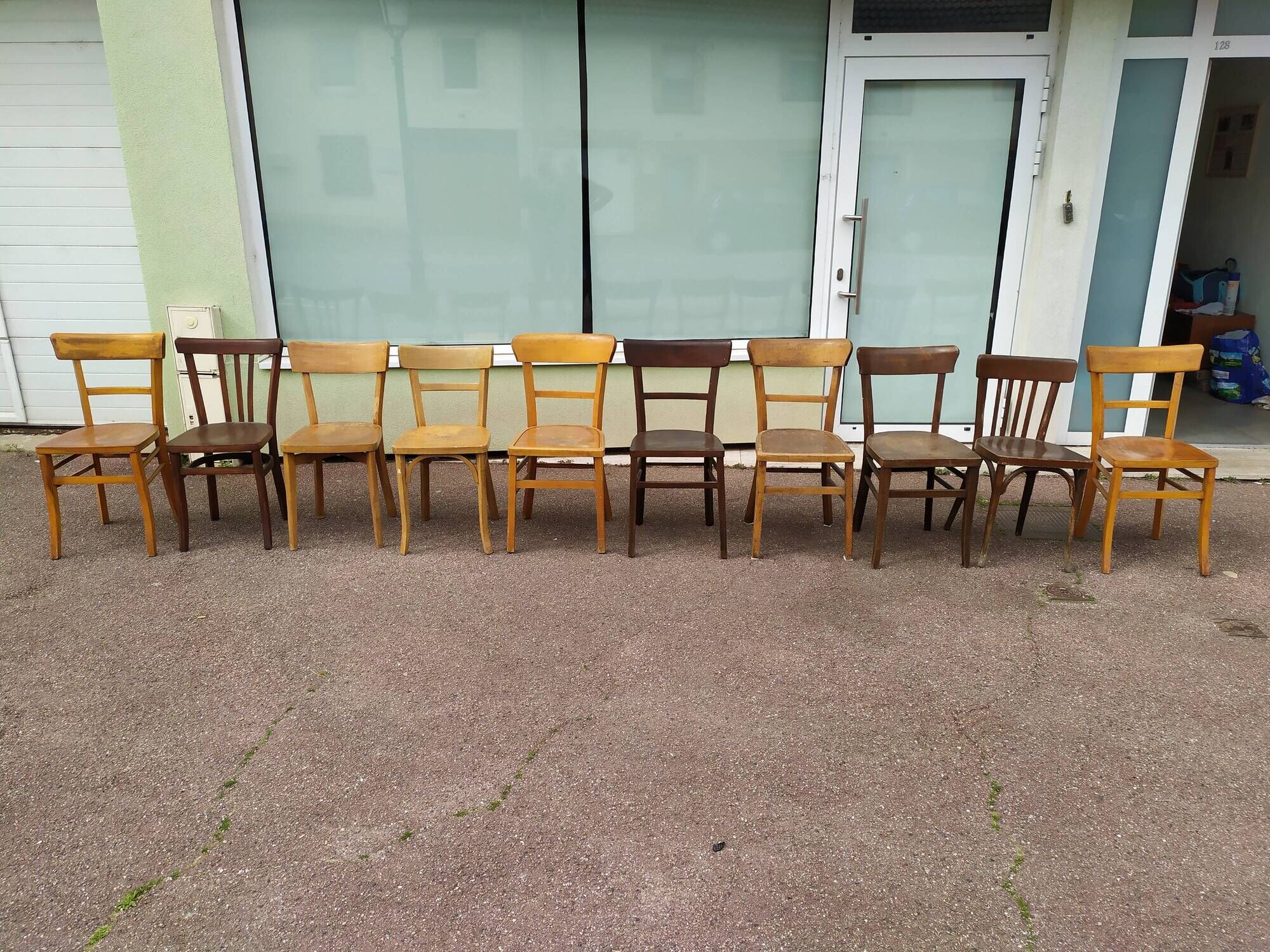 Set of 10 wooden bar bistro chairs - old - vintage