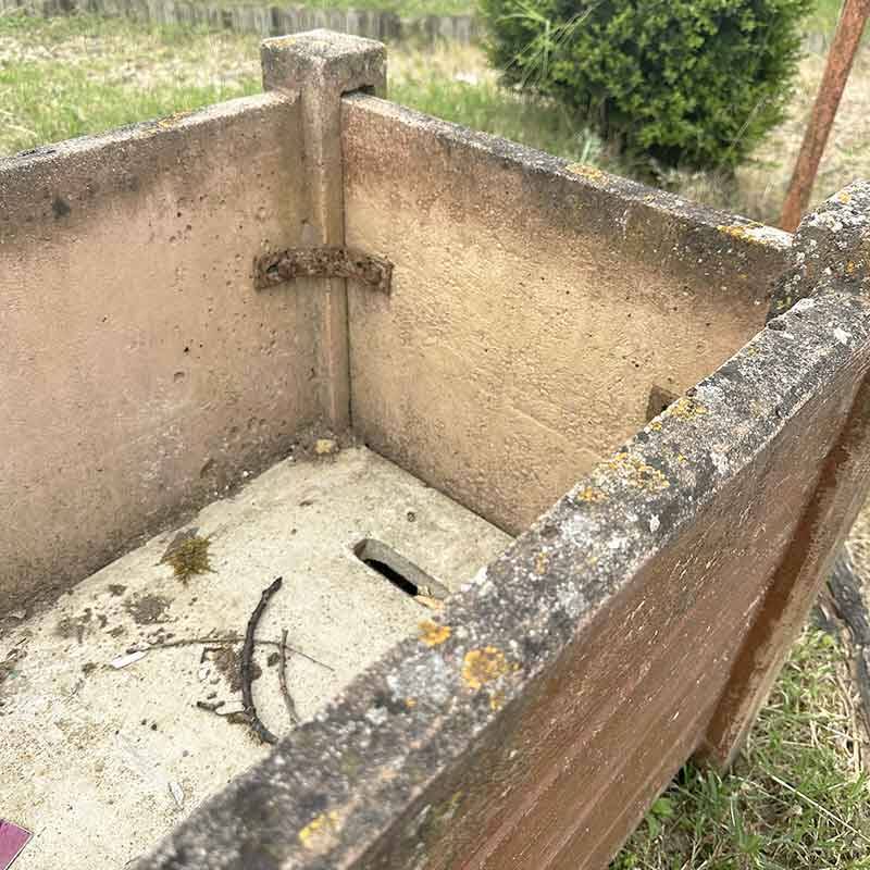 Wooden planter 100x62x59cm