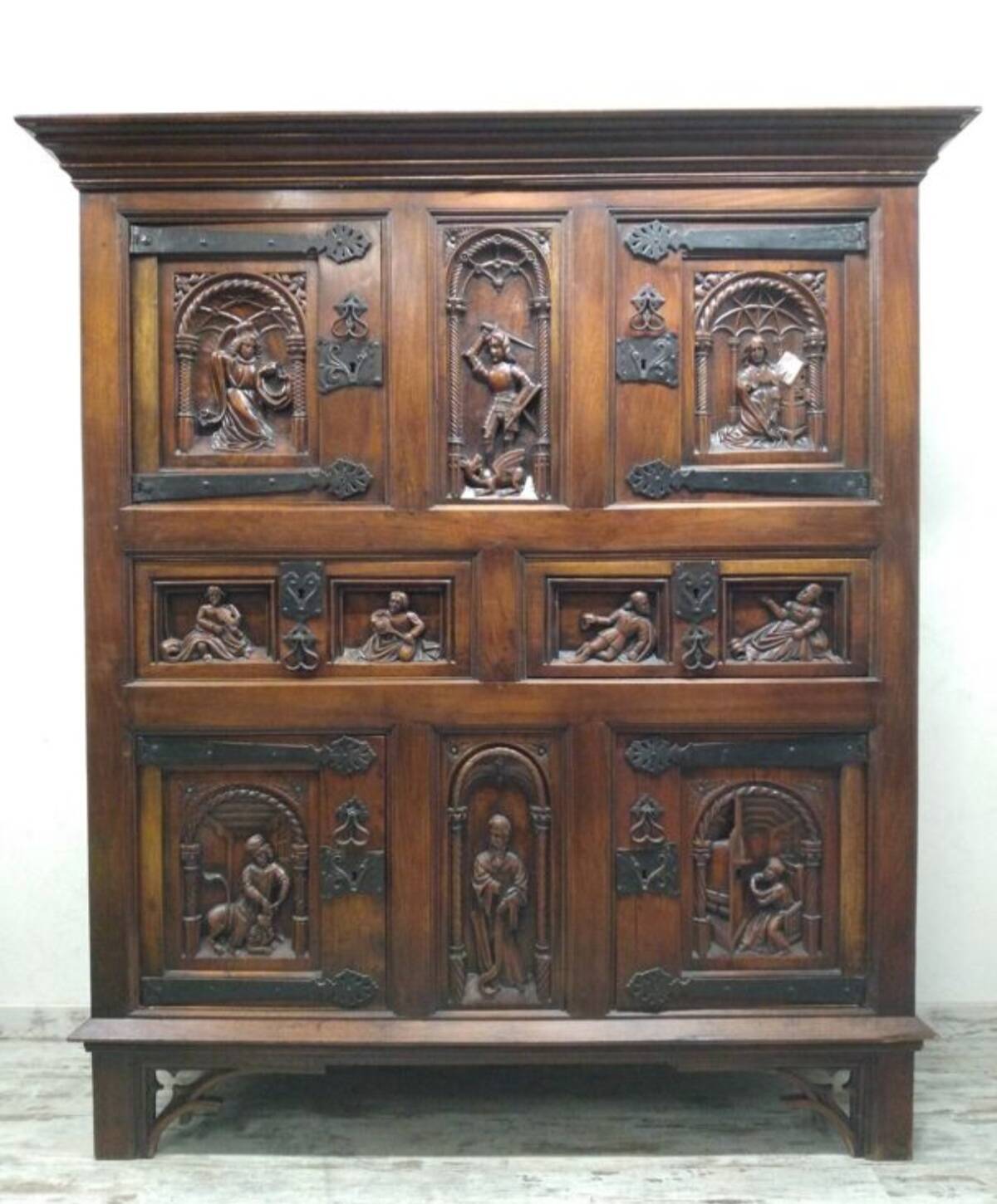 High period carved furniture
