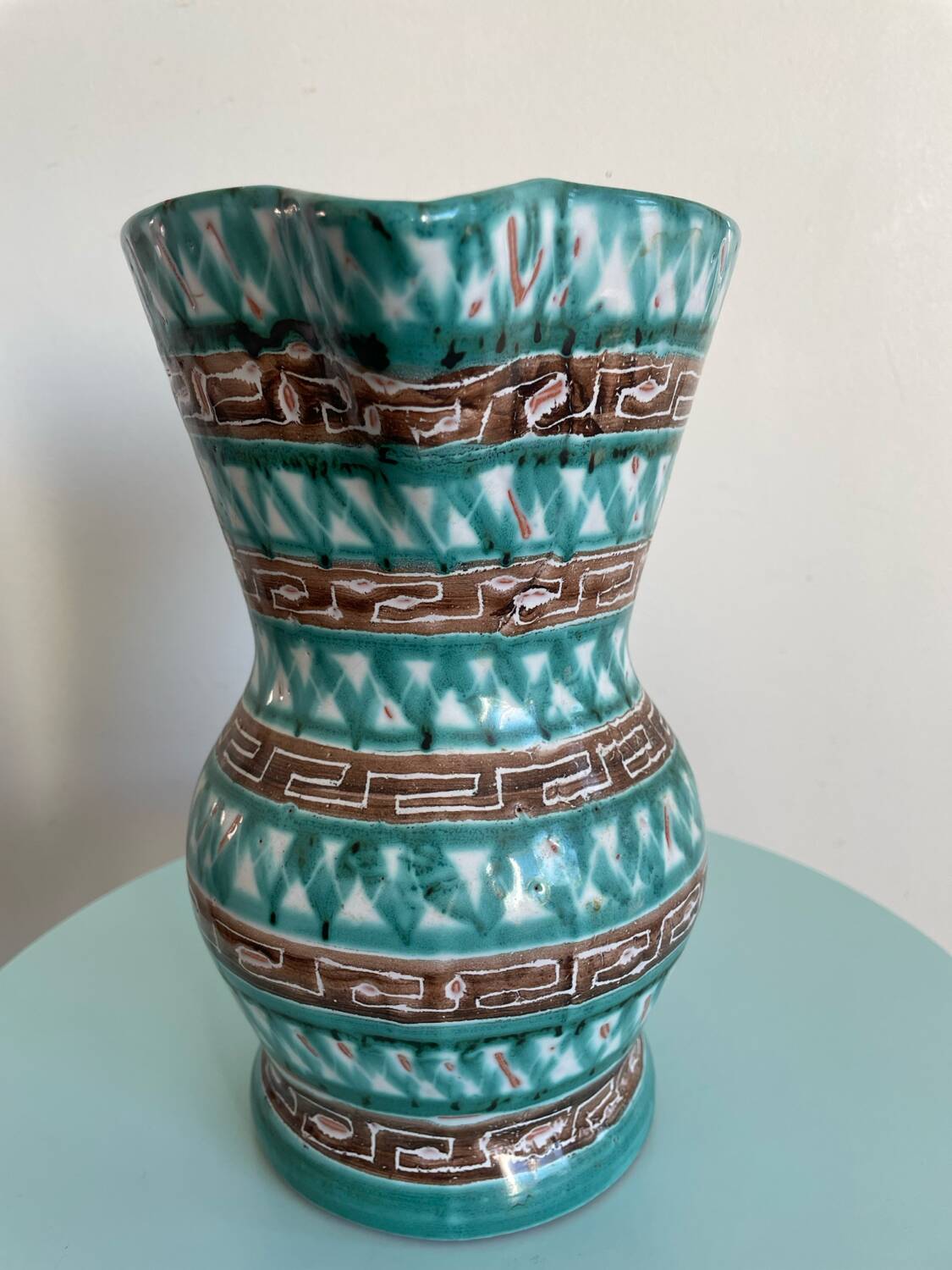 Ceramic pitcher signed Robert Picault – Scarified decoration – Vintage