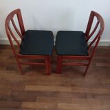 Paire de chaises en orme massif et cuir années 70