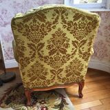 Fauteuil en velours jaune doré et merisier style Louis XV