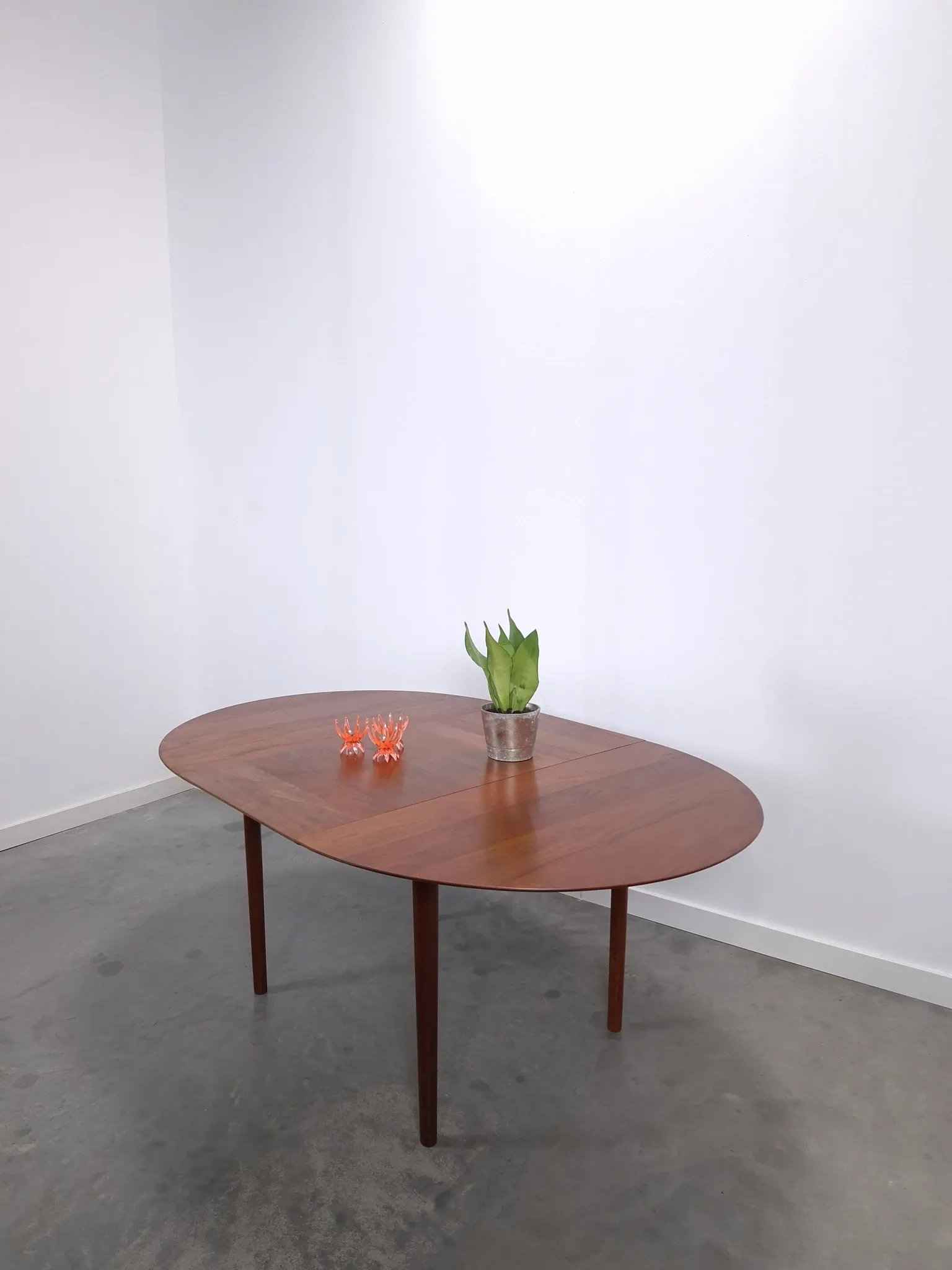 Vintage Danish Søborg Møbelfabrik extendable oval round dining table teak