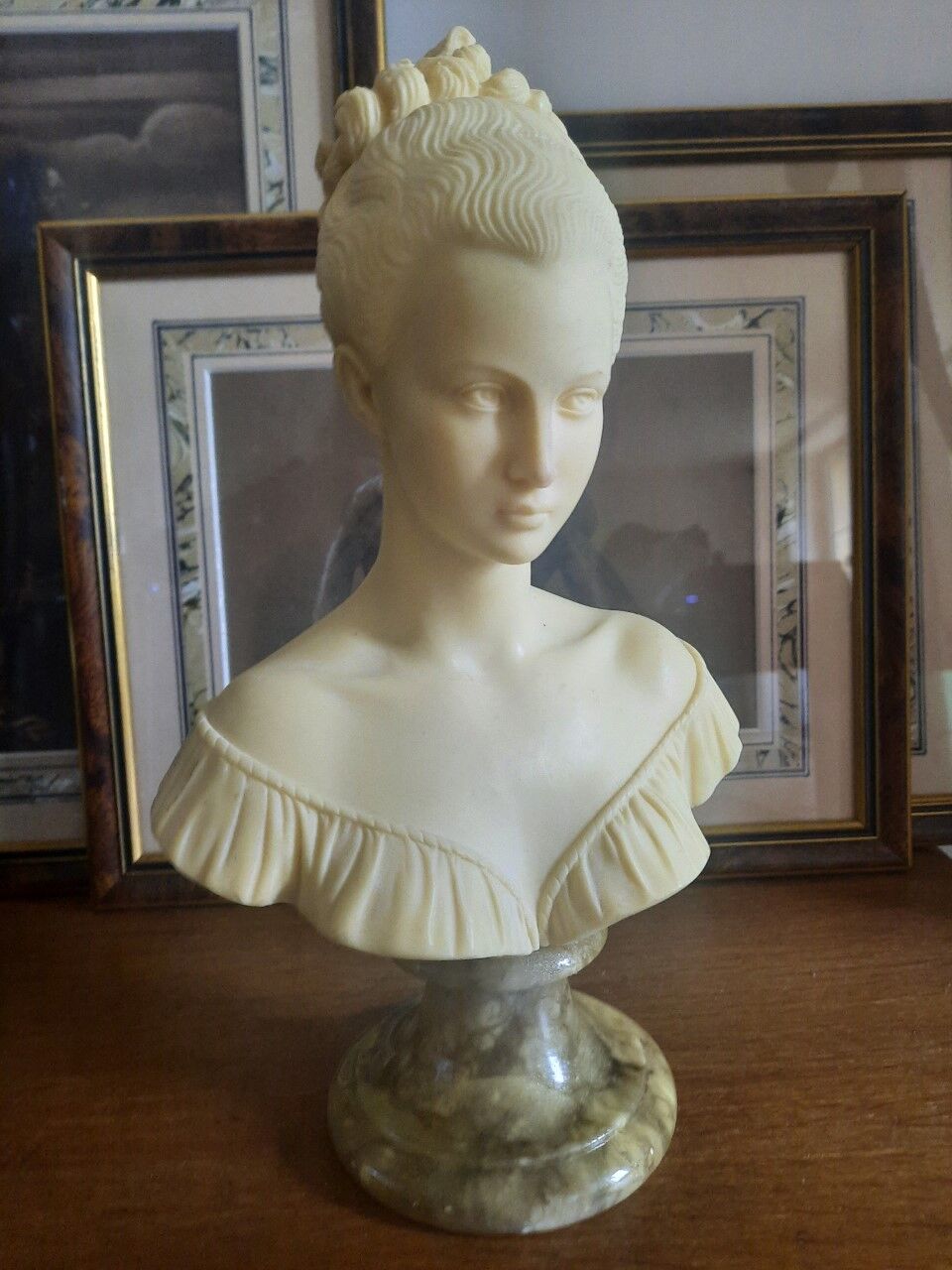Bust woman on pedestal
