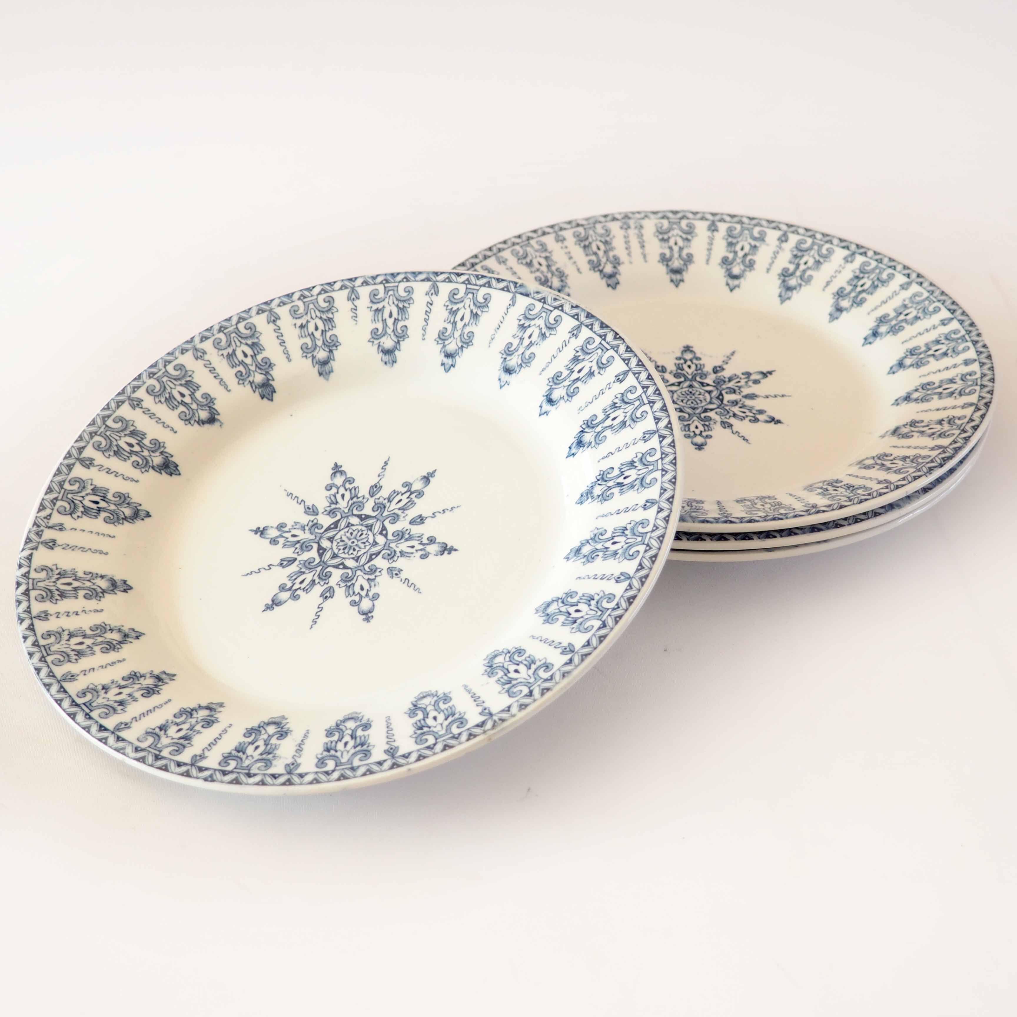 4 assiettes Terre de Fer modèle Annam