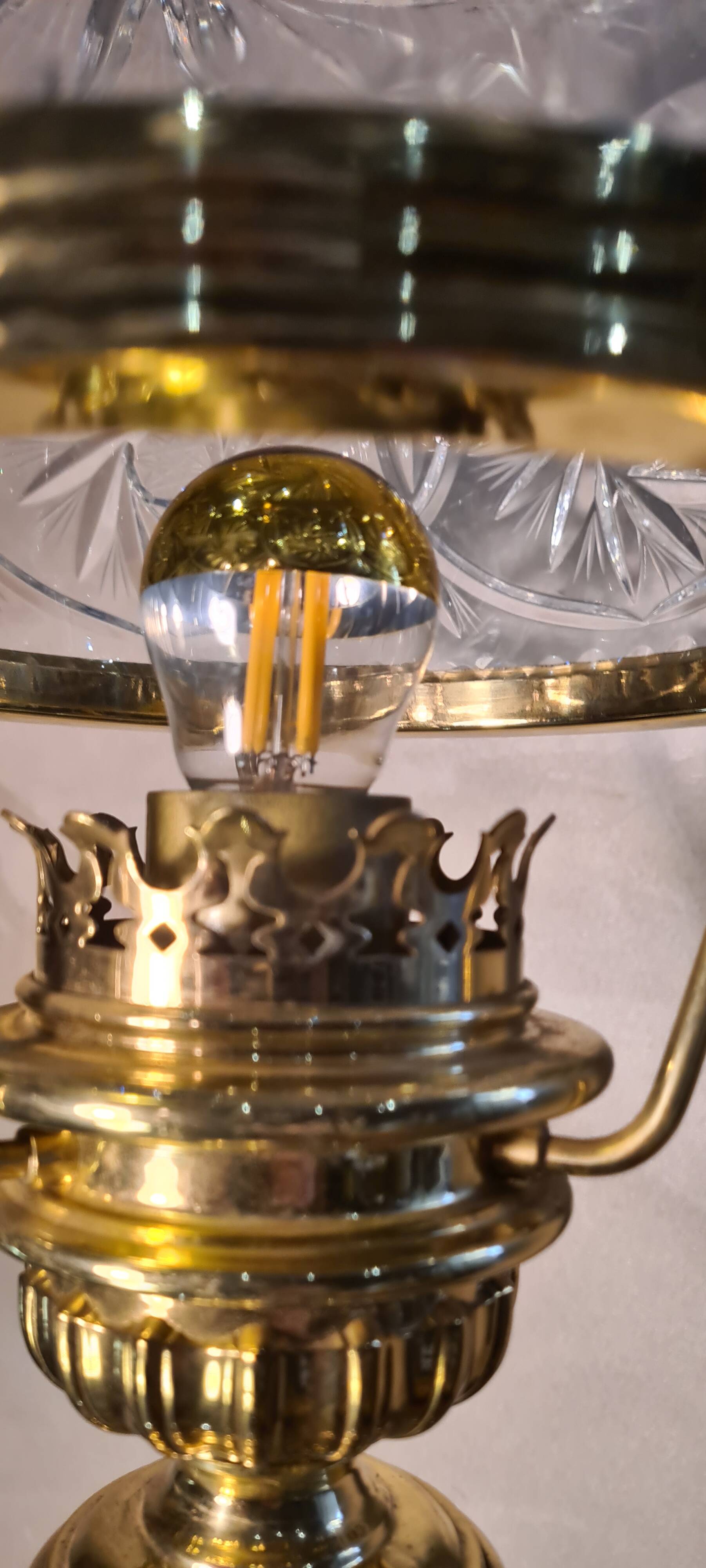 Large brass lamp with its crystal dome electricity redone in the 70s 50x22 cm